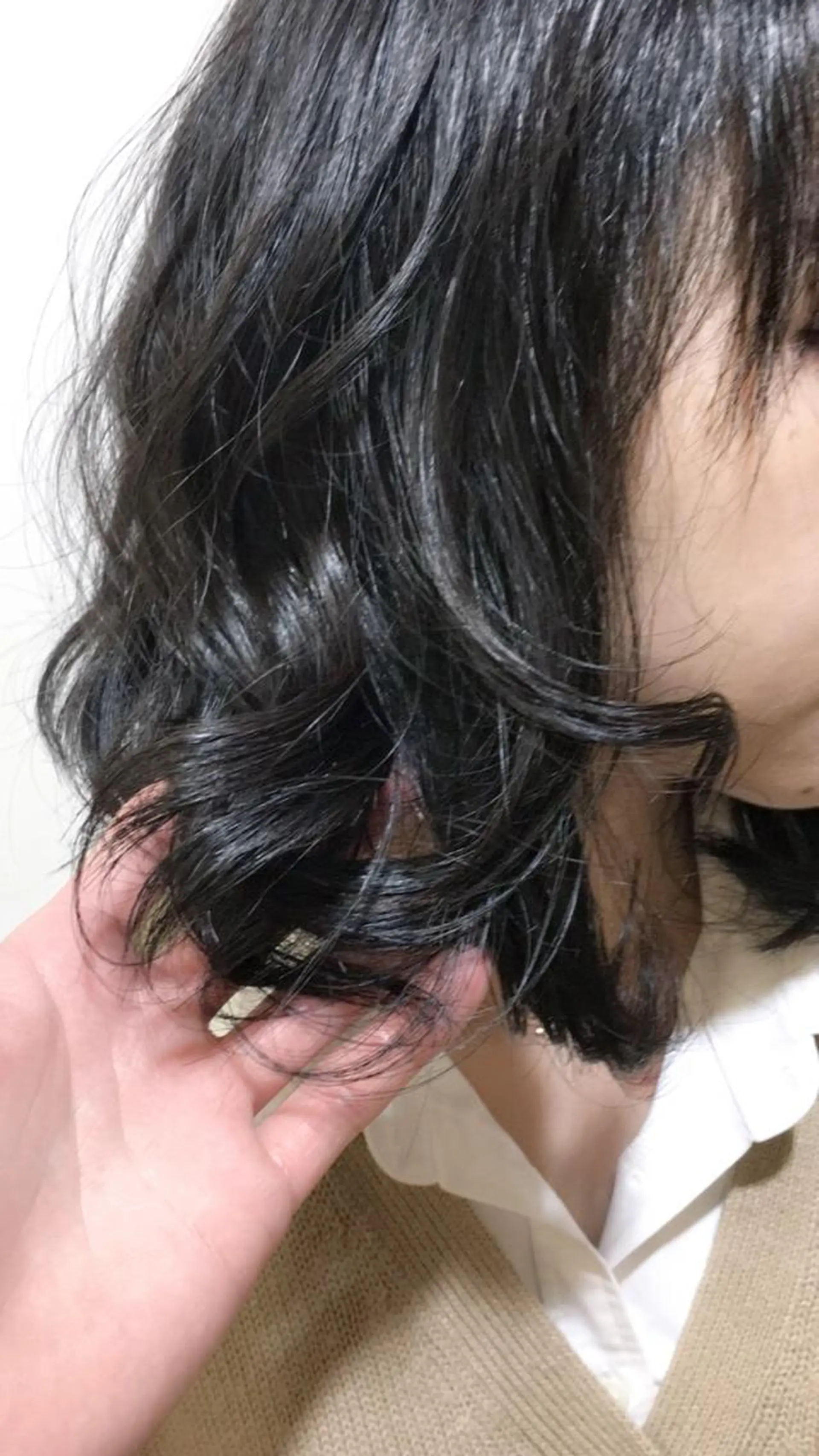 ミディアム カラー 黒髪 ブリーチ ブルーカラー ブルーブラック ブリーチなしカラー 海外風レイヤーカット 👑店長　平松　由のヘアスタイル