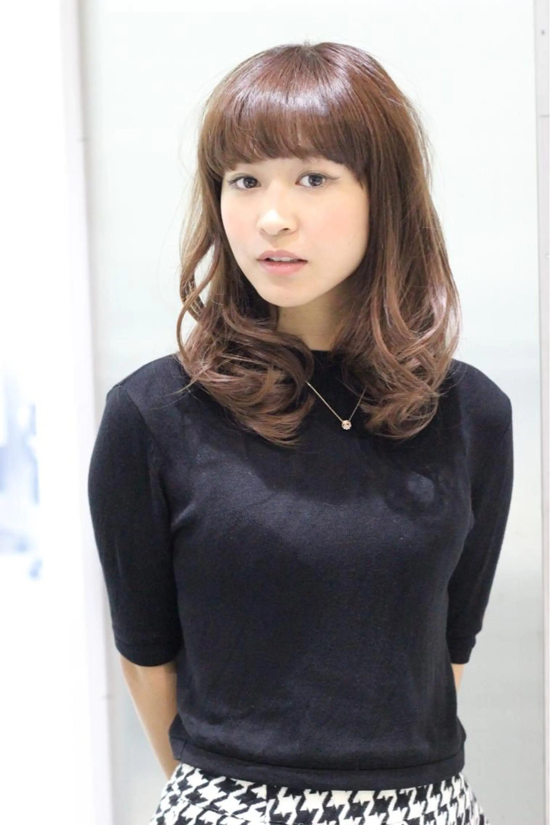 ミディアム カラー ベージュカラー ピンクカラー ピンクベージュ ソウ ツヨシのヘアスタイル