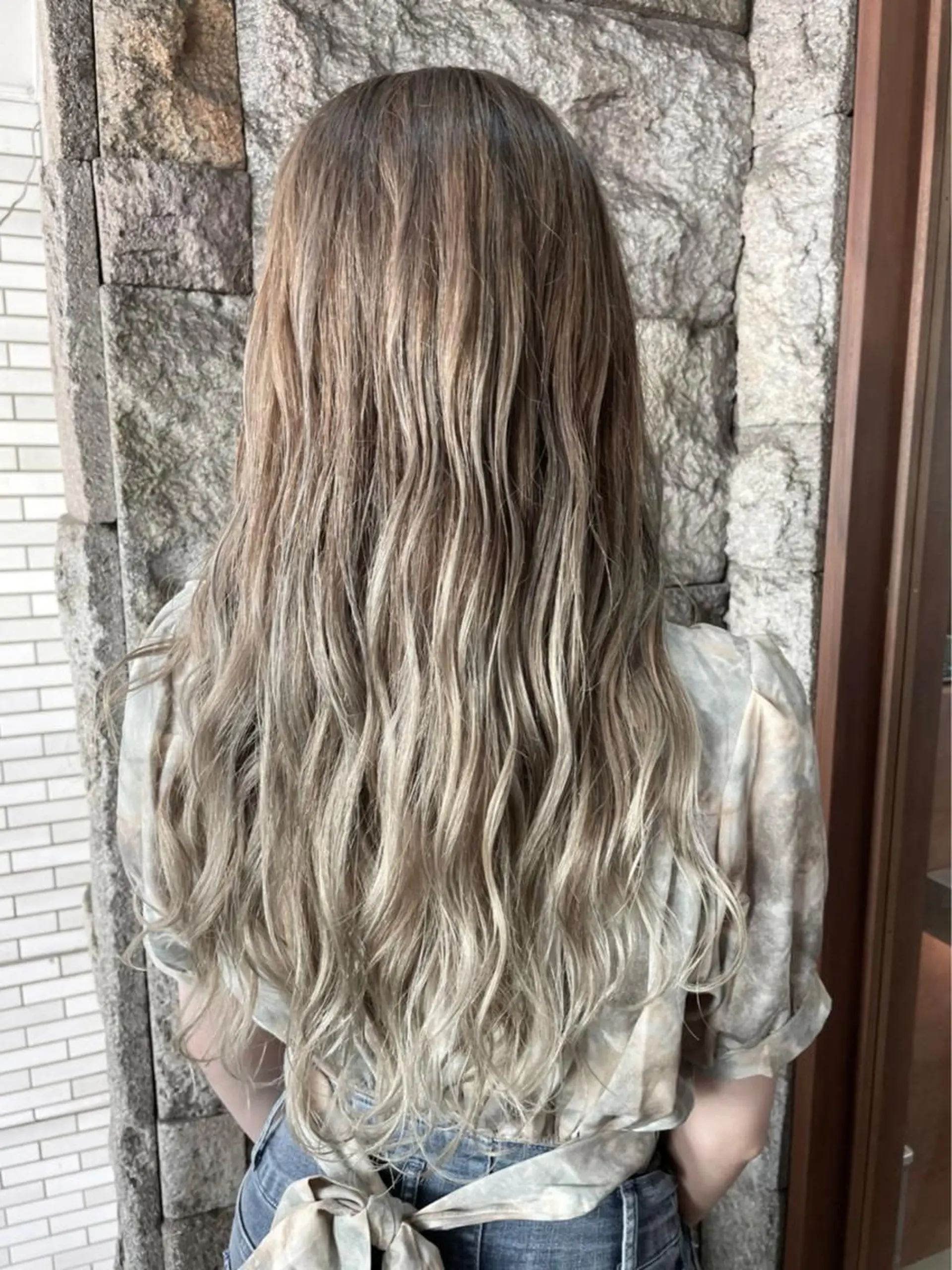 ロング カラー 蓮見  友里のヘアスタイル