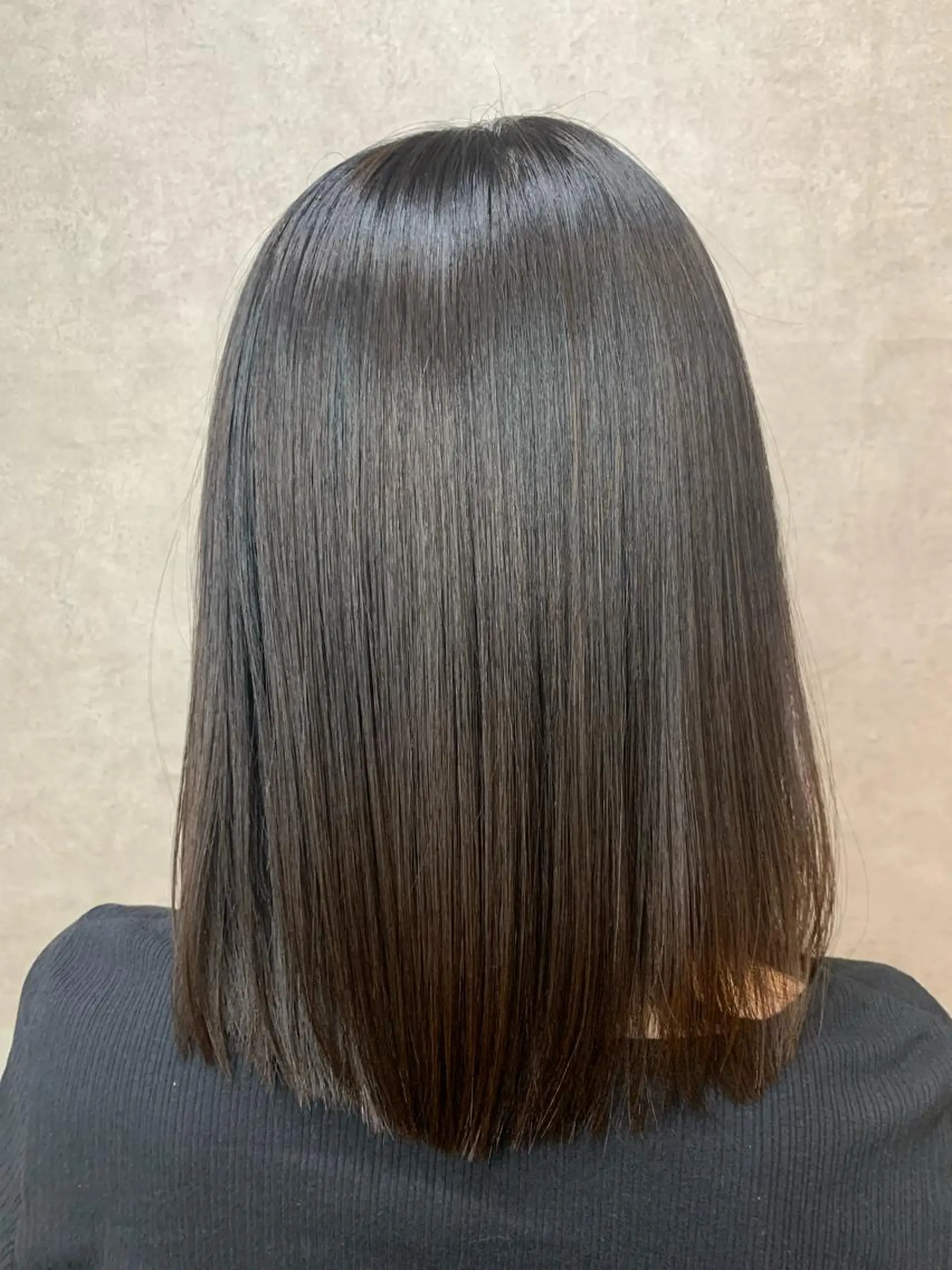 ミディアム カット ヘアカラー 三瀬 俊のヘアスタイル