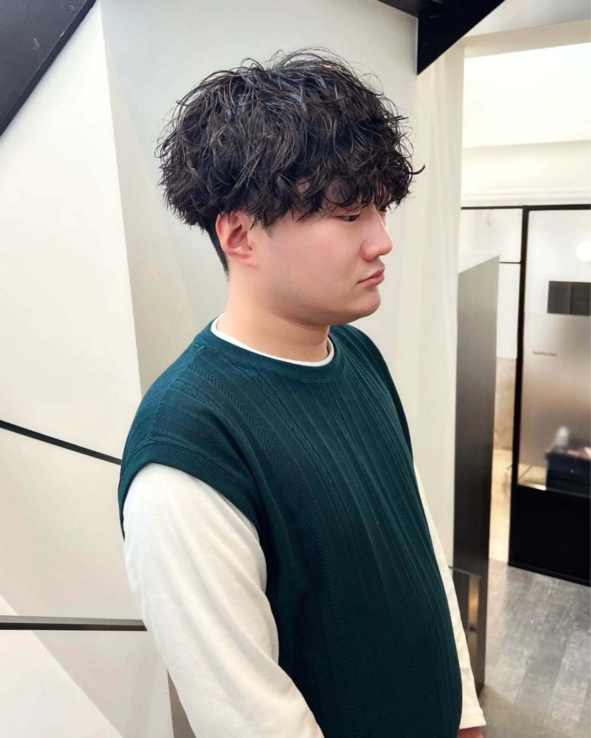 パーマ メンズ メンズパーマ ツイストスパイラルパーマ スパイラルパーマ カット パーマ 【センターパート】 ETO／江藤翼の眉毛・アイブロウイメージ