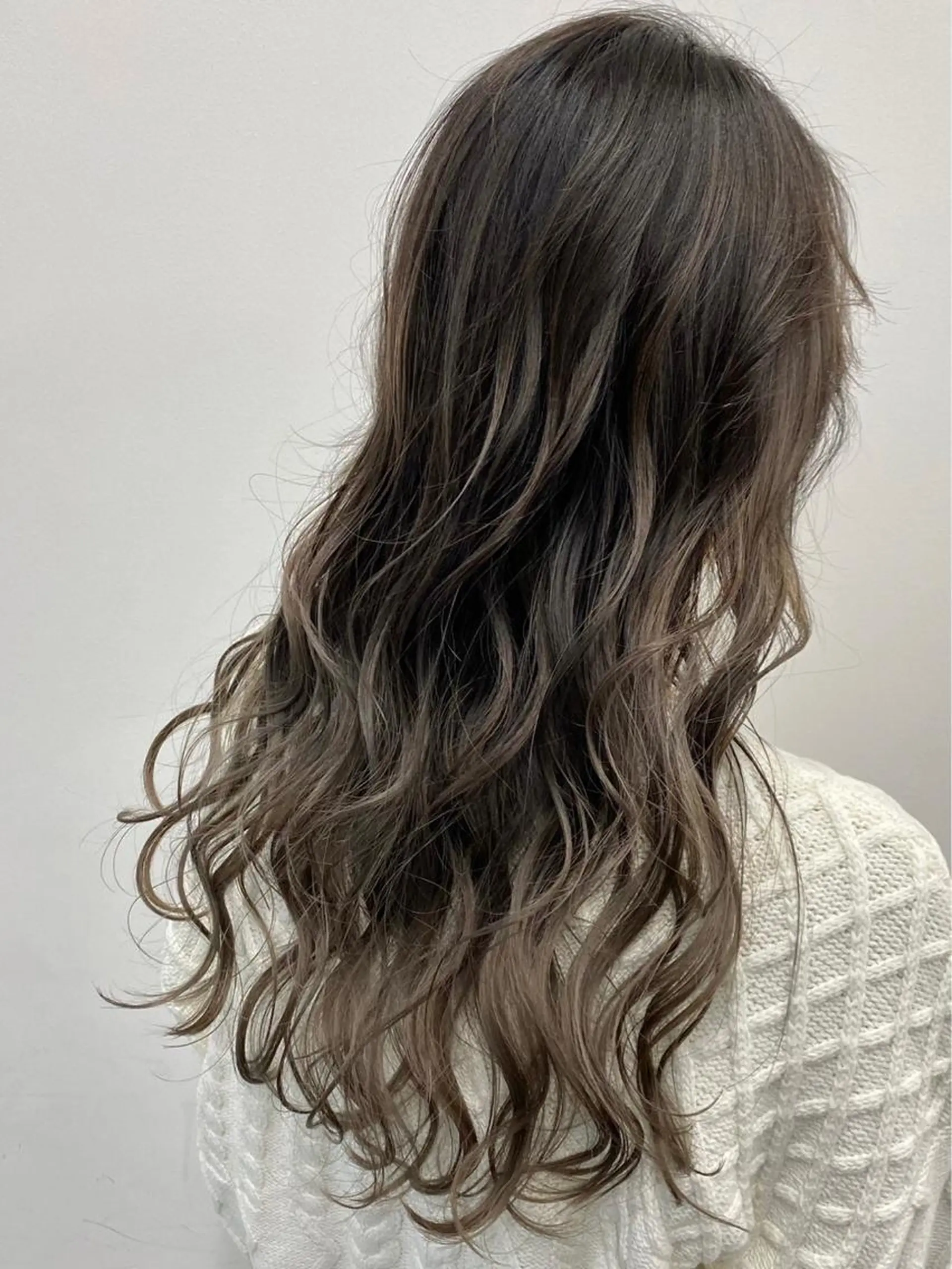 ロング カラー グレージュ 【公式】amble luxe池袋東口🩷のヘアスタイル