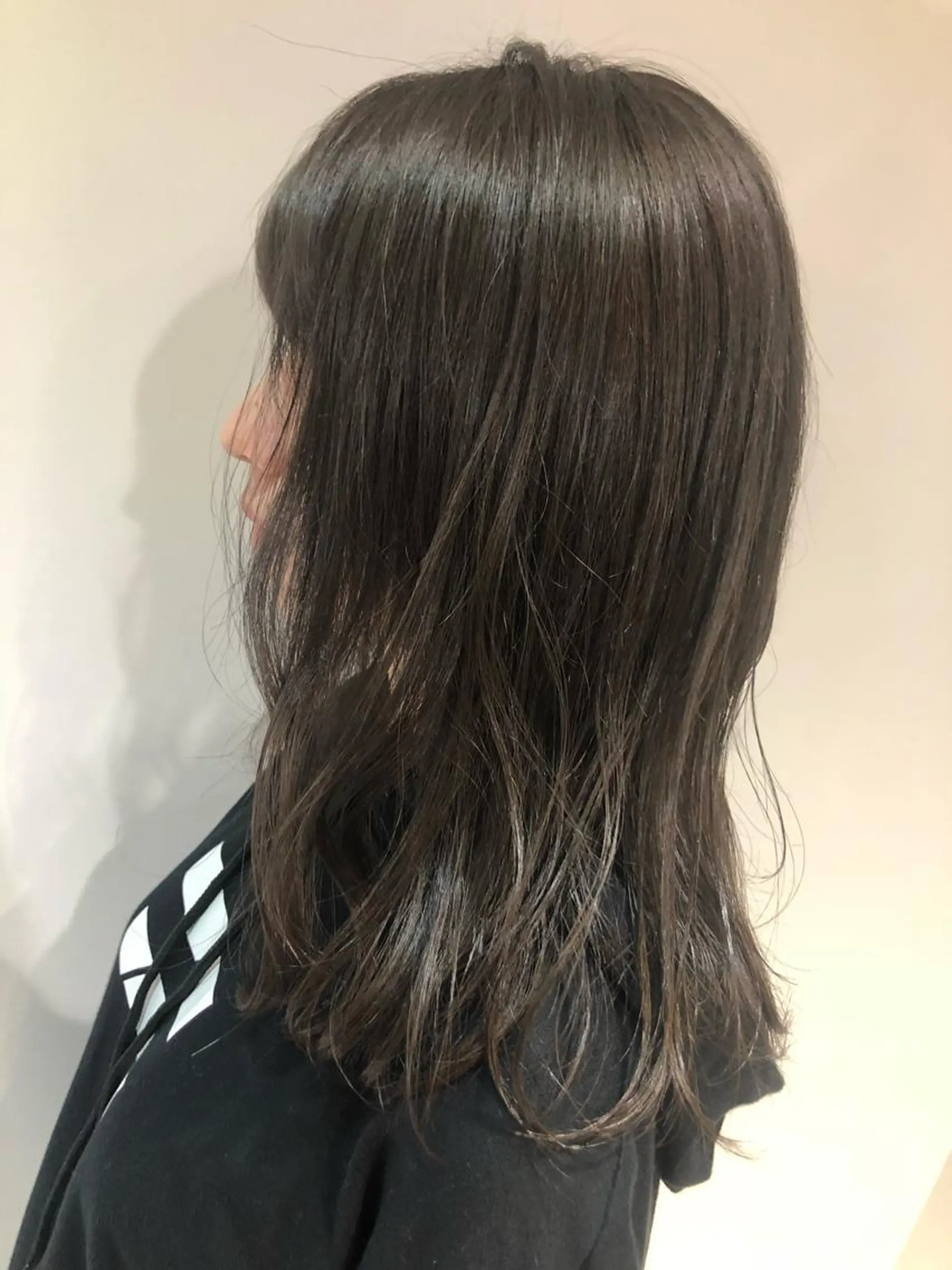 ミディアム カラー グレージュ カット ヘアカラー トリートメント scene. haraのヘアスタイル