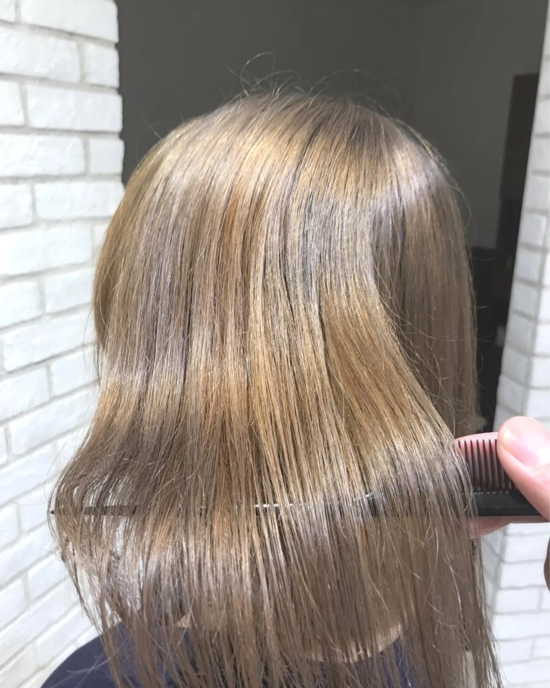 ミディアム カラー ベージュカラー ブリーチ ミルクティーベージュ Ash 戸田公園店のヘアスタイル