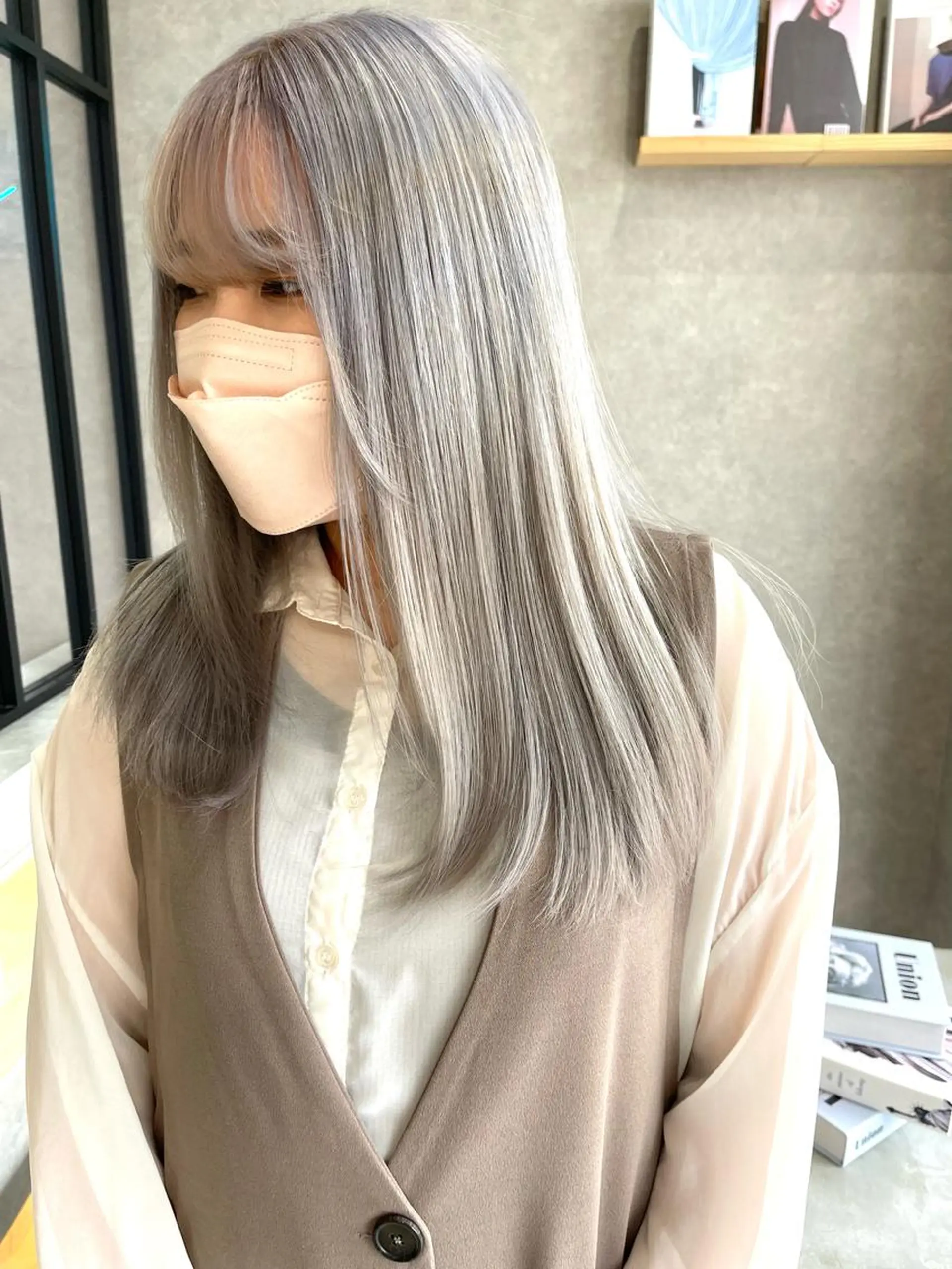 セミロング カラー カット ヘアカラー トリートメント 一ノ瀬 暁のヘアスタイル