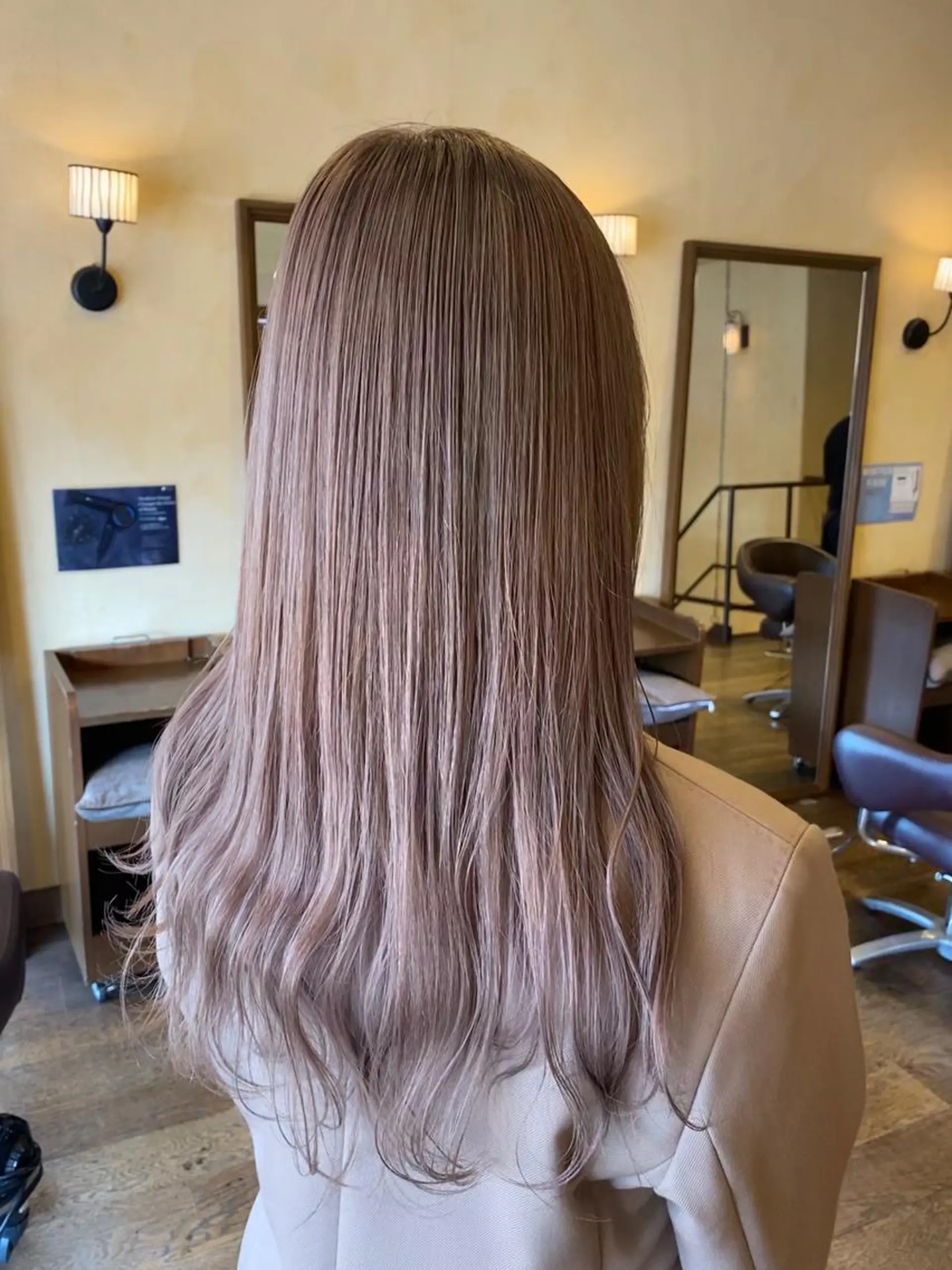 ロング カラー ブリーチ グレージュ ミルクティーグレージュ 太田 康治のヘアスタイル