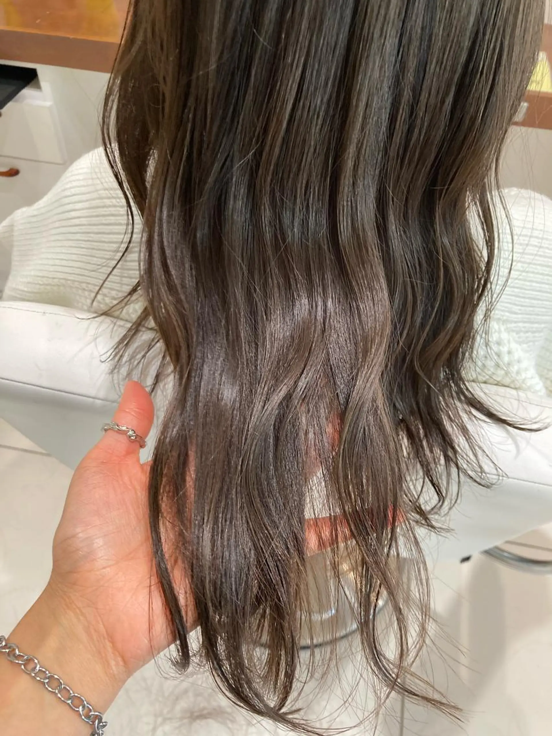 ロング カラー 透明感カラー イルミナカラー トリートメント ヘアカラー トリートメント 坂口 愛のヘアスタイル