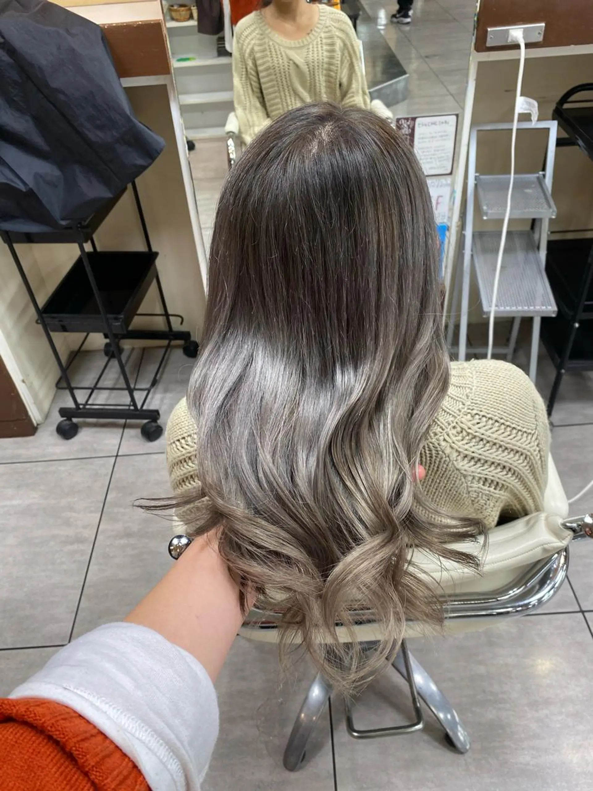 ロング カラー ヘアアレンジ ヘアカラー トリートメント 川上 麻梨阿のヘアスタイル