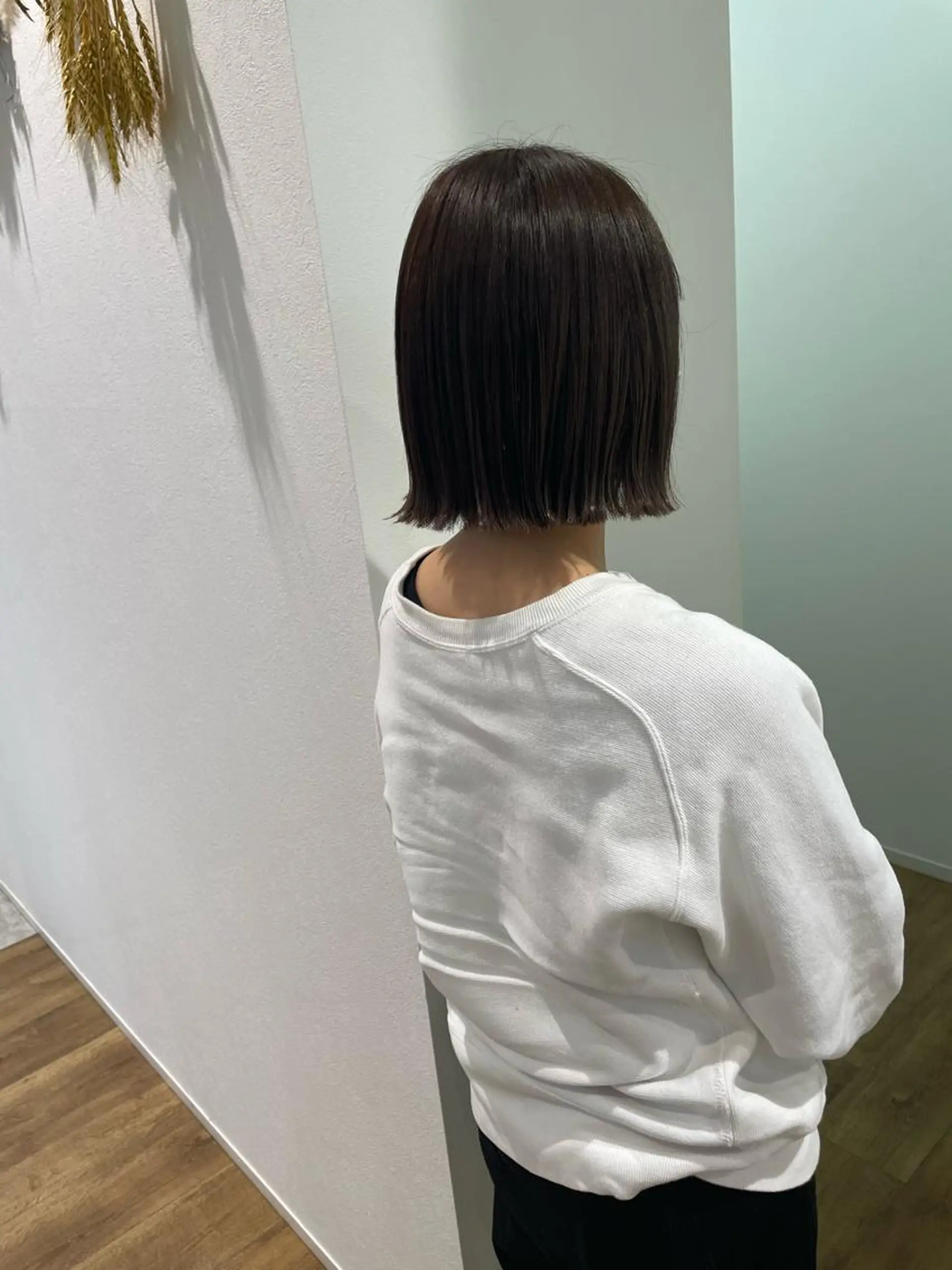 ミディアム カラー 切りっぱなしボブ ブリーチ グレージュ ブリーチなしカラー ボブ カット ヘアカラー 山本 愛永のヘアスタイル
