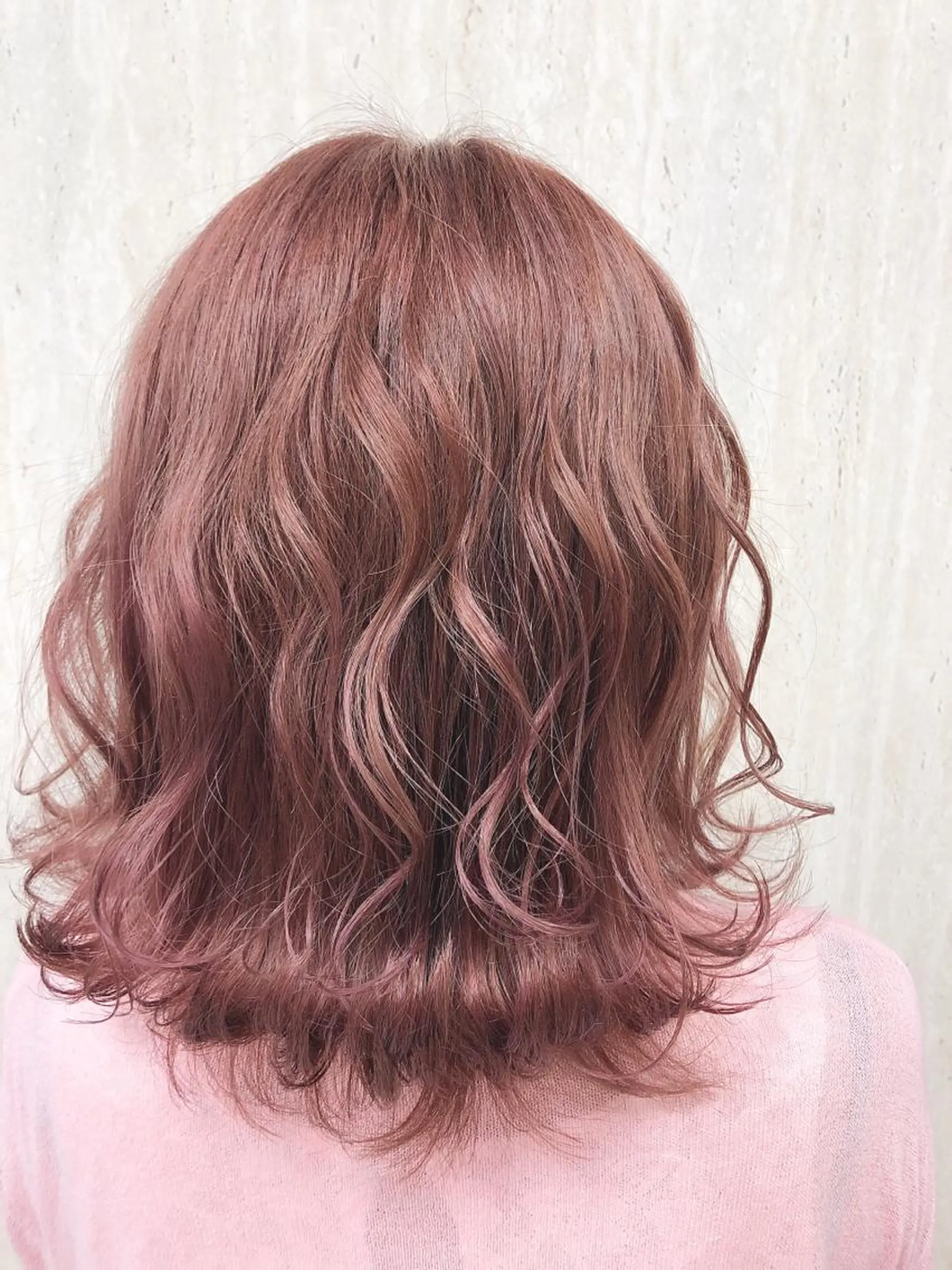 ミディアム カラー ベージュカラー ブリーチ ピンクカラー ピンクベージュ カット ヘアカラー トリートメント 田中 アキオのヘアスタイル