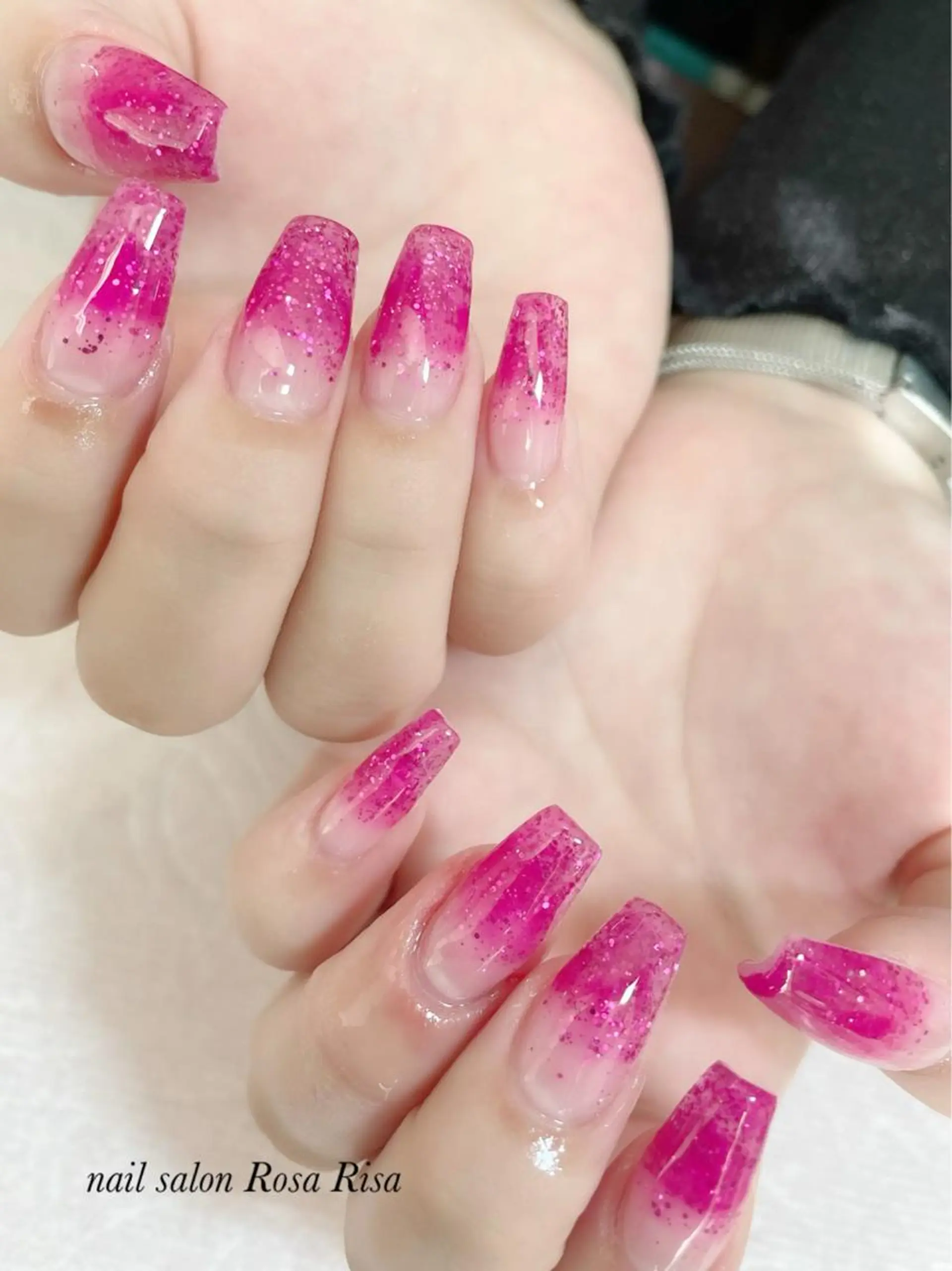 セミロング ネイル ラメ(グリッター) ピンク ネイルスタジオ シェイクユアハンズのネイルデザイン