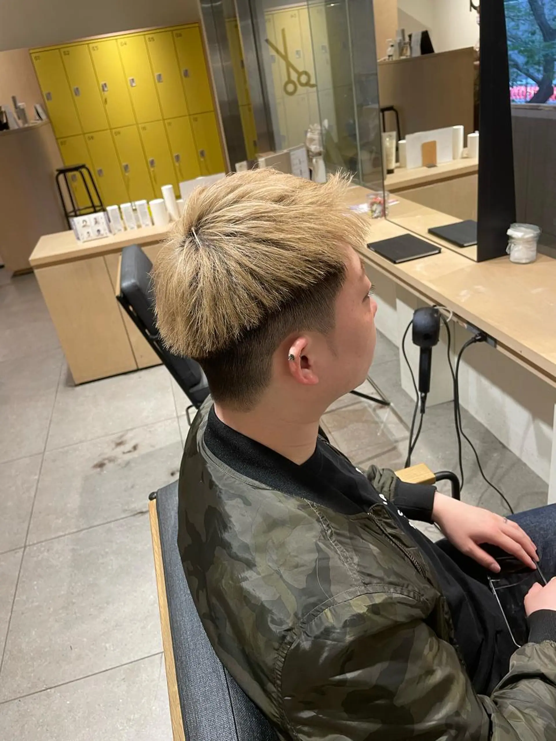 カラー メンズ ベージュカラー ホワイトベージュ Le'a所属・渋谷/フェード/ 國分 翔のヘアスタイル