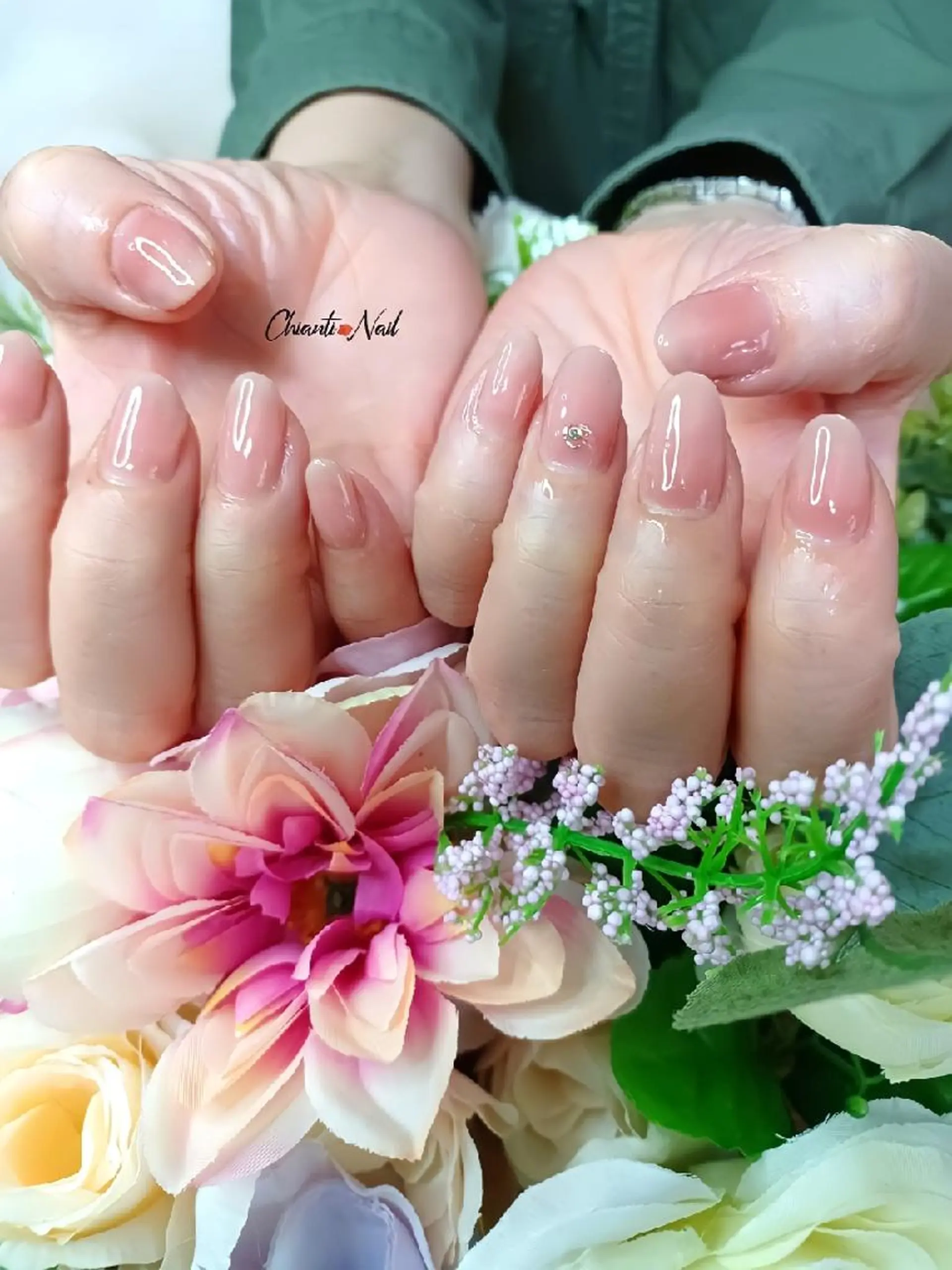 ネイル グラデーション 氷ネイル・うるうるネイル オフィスネイル ハンドネイル Chianti Nailのネイルデザイン