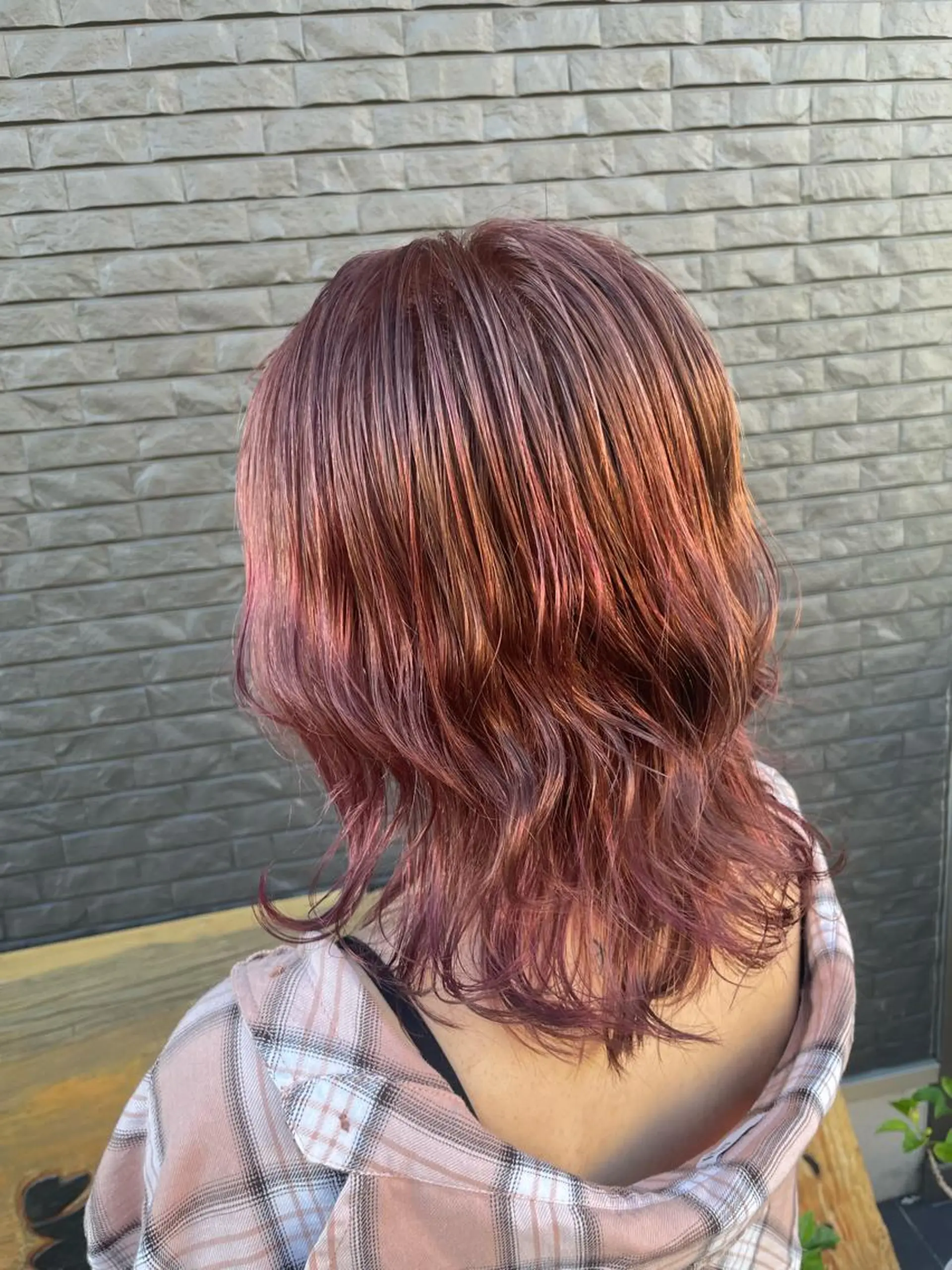 ミディアム カラー ダブルカラー ハイトーンカラー ピンクカラー トリートメント デザインカラー🏝️ 須賀汐音のヘアスタイル