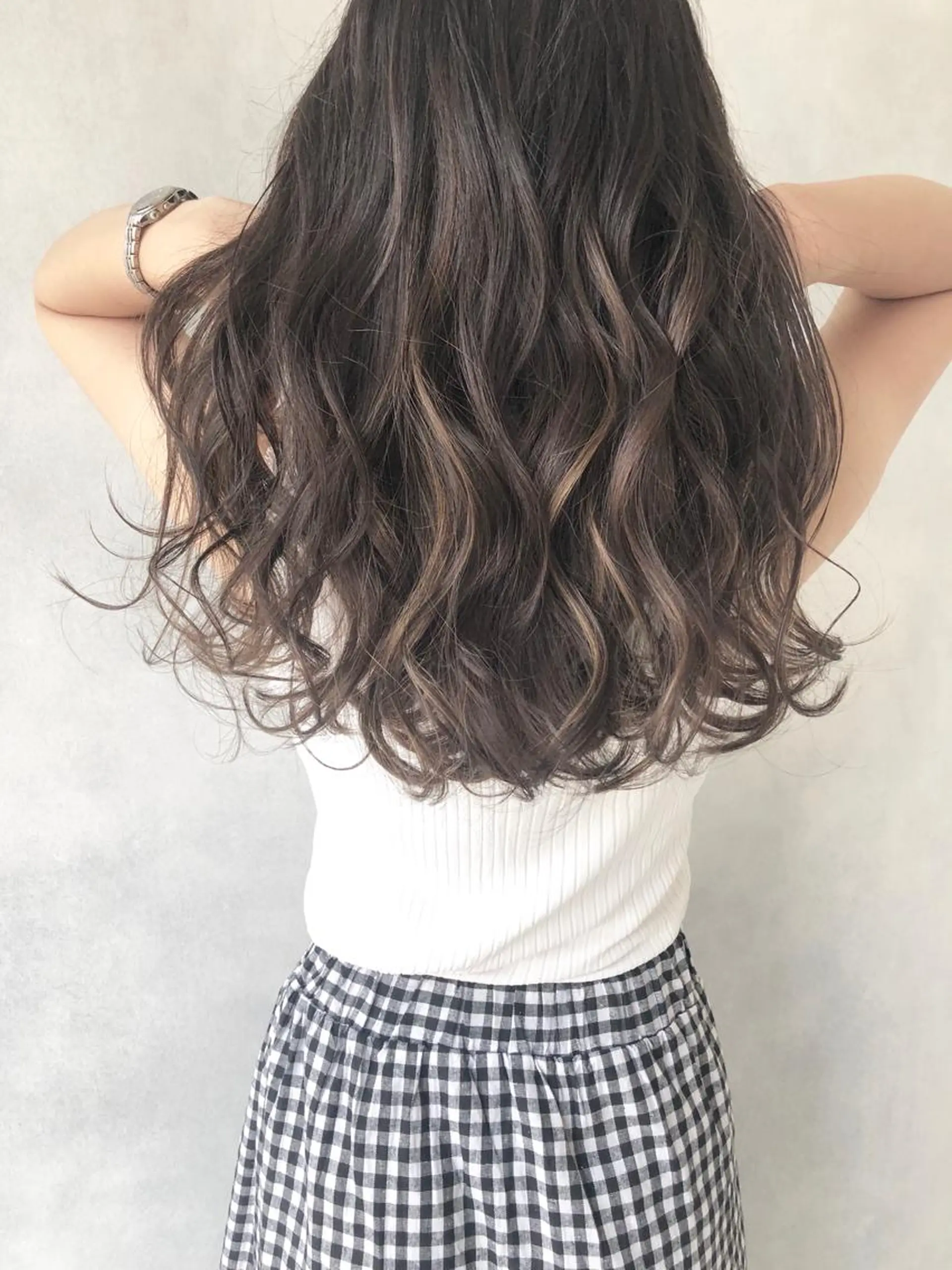 ロング ハイライト ヘアカラー トリートメント 小澤大輔 YOLO hairのヘアスタイル
