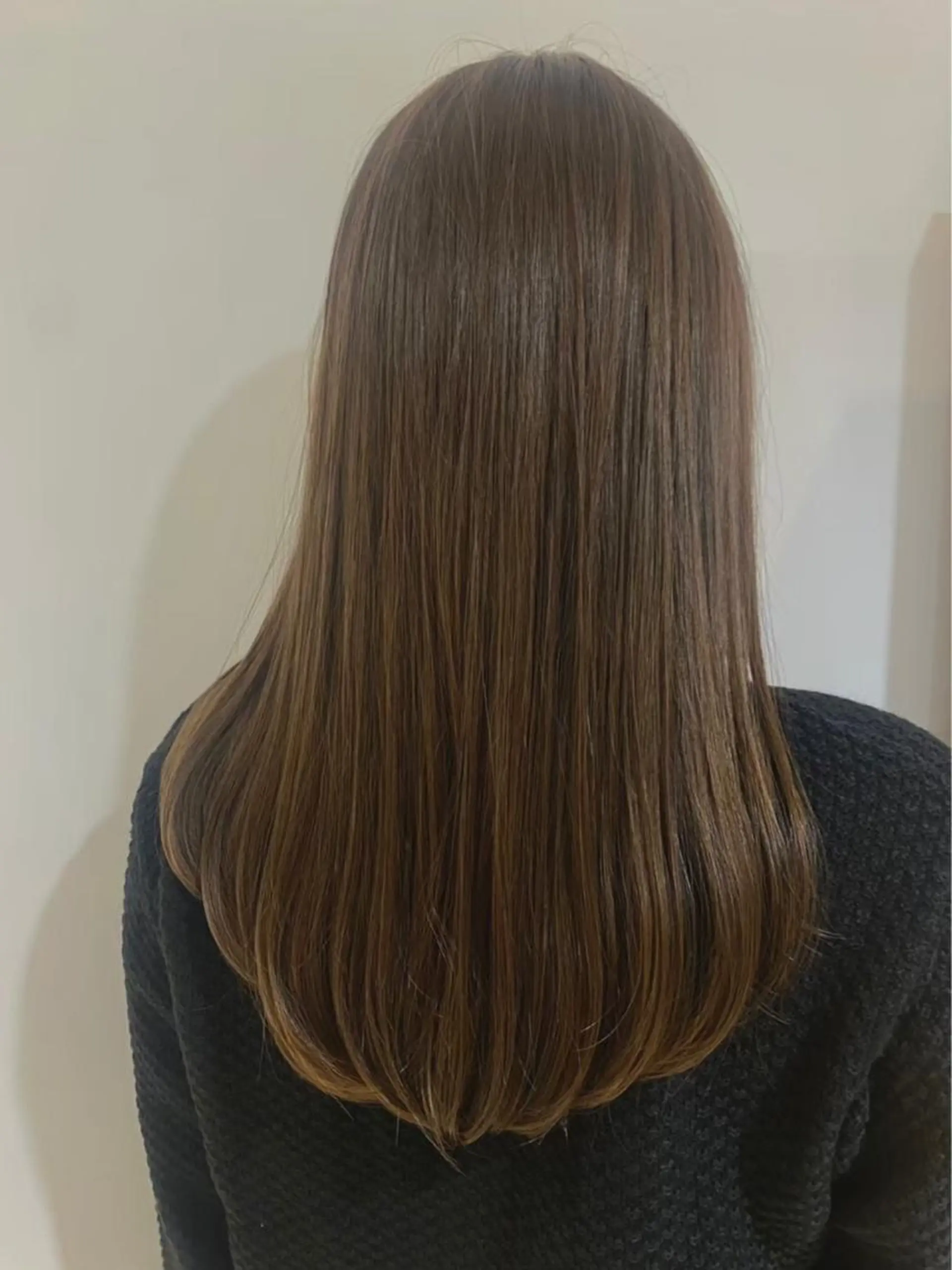 ロング カラー ベージュカラー オリーブベージュ カット ヘアカラー トリートメント ヘッドスパ noa ☪︎のヘアスタイル