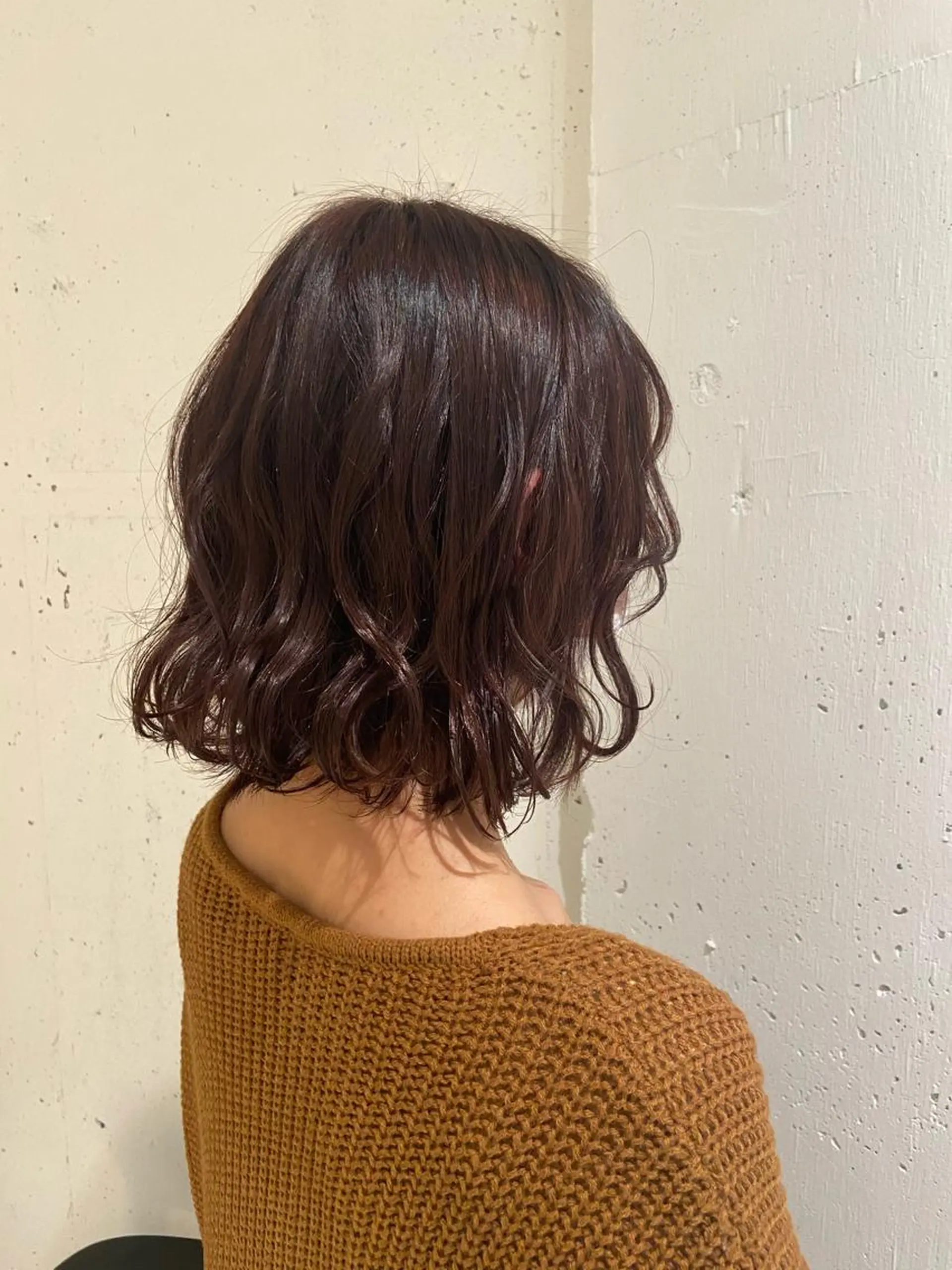 ミディアム カラー ブラウンカラー レッドカラー レッドブラウン カジュアルを女っぽく 𝗮𝘆𝗮𝗰𝗼のヘアスタイル