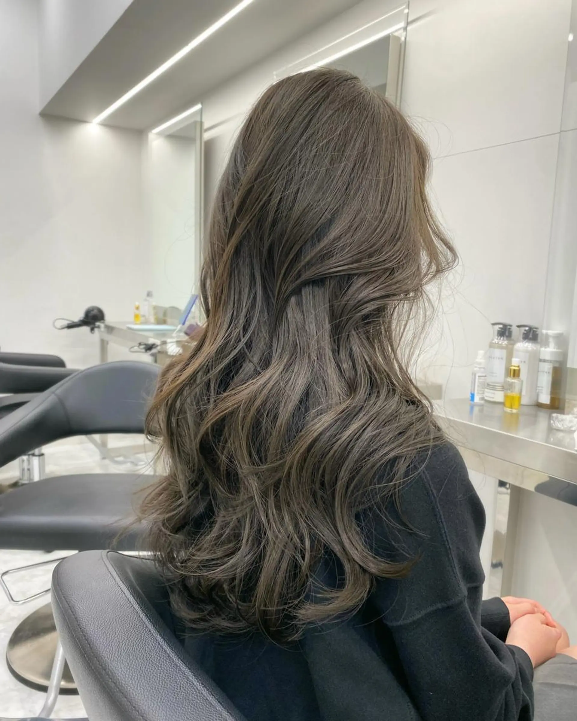 カラー ヘアカラー トリートメント ヘアセット 🪽韓国暗髪ヘア🪽 TUNE銀座🤍のヘアスタイル