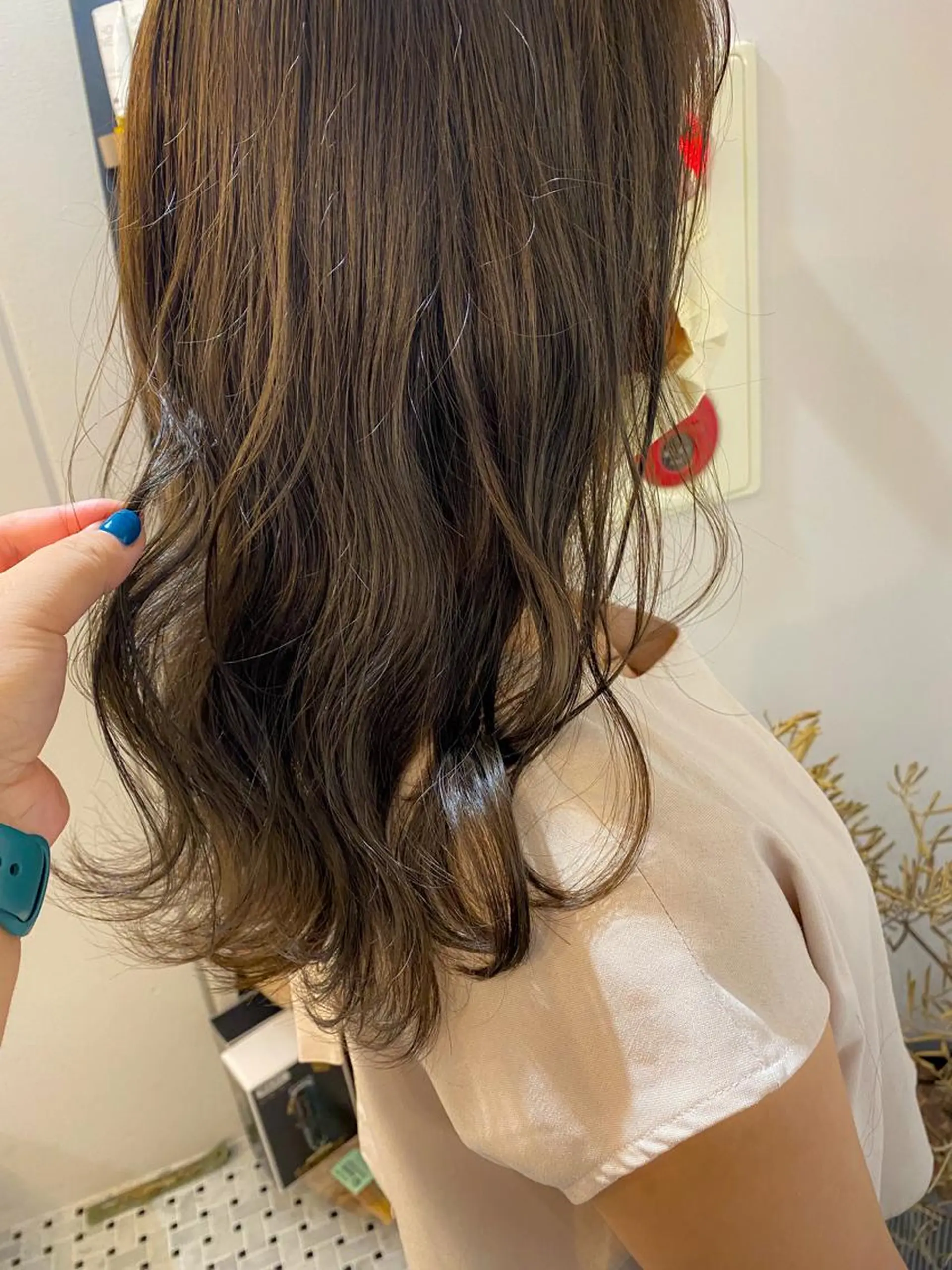 ロング カラー アッシュ louwe 武藤幸世のヘアスタイル