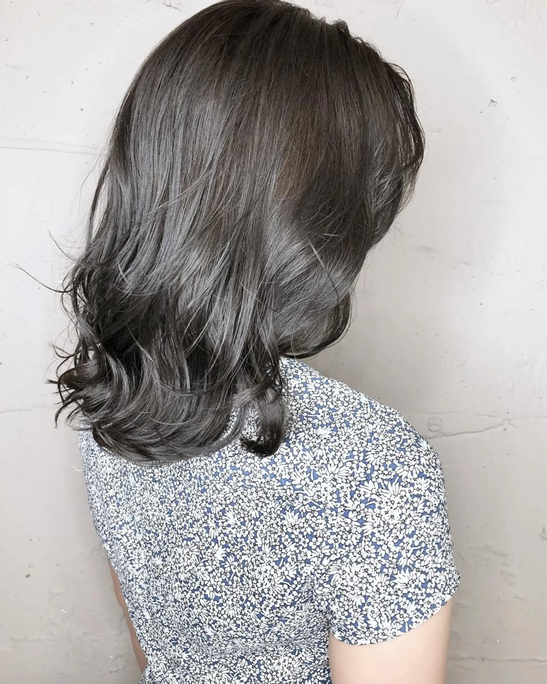 セミロング カラー アディクシーカラー アッシュ イルミナカラー ヘアカラー トリートメント 成城美容室 YOSHIMURAのヘアスタイル