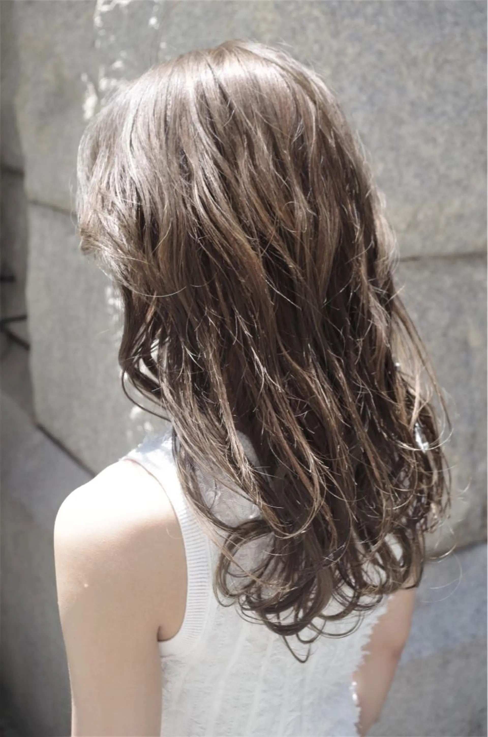 セミロング 外国人風カラー HIRO .のヘアスタイル