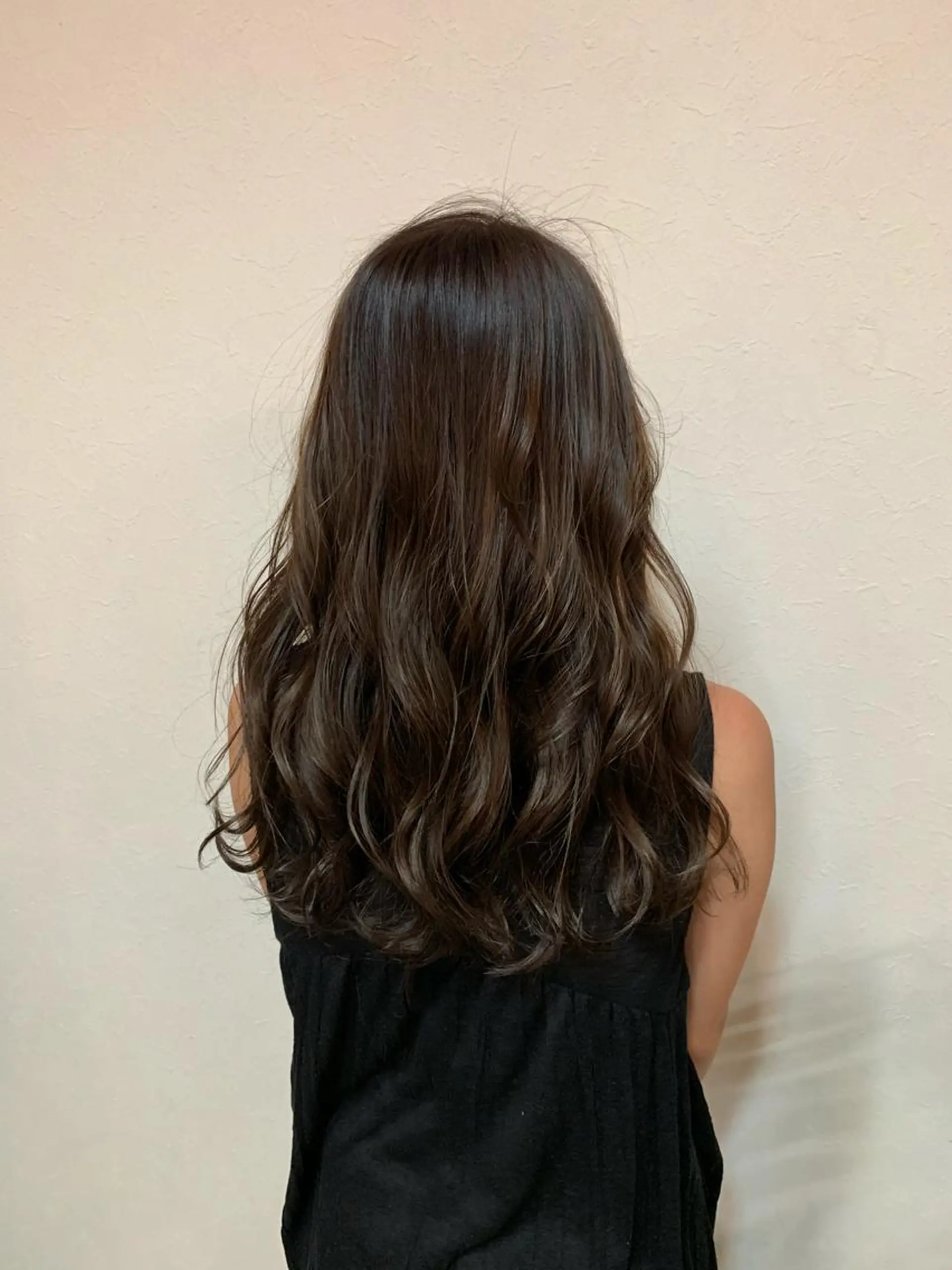 ミディアム カラー グレージュ 平山 達也のヘアスタイル