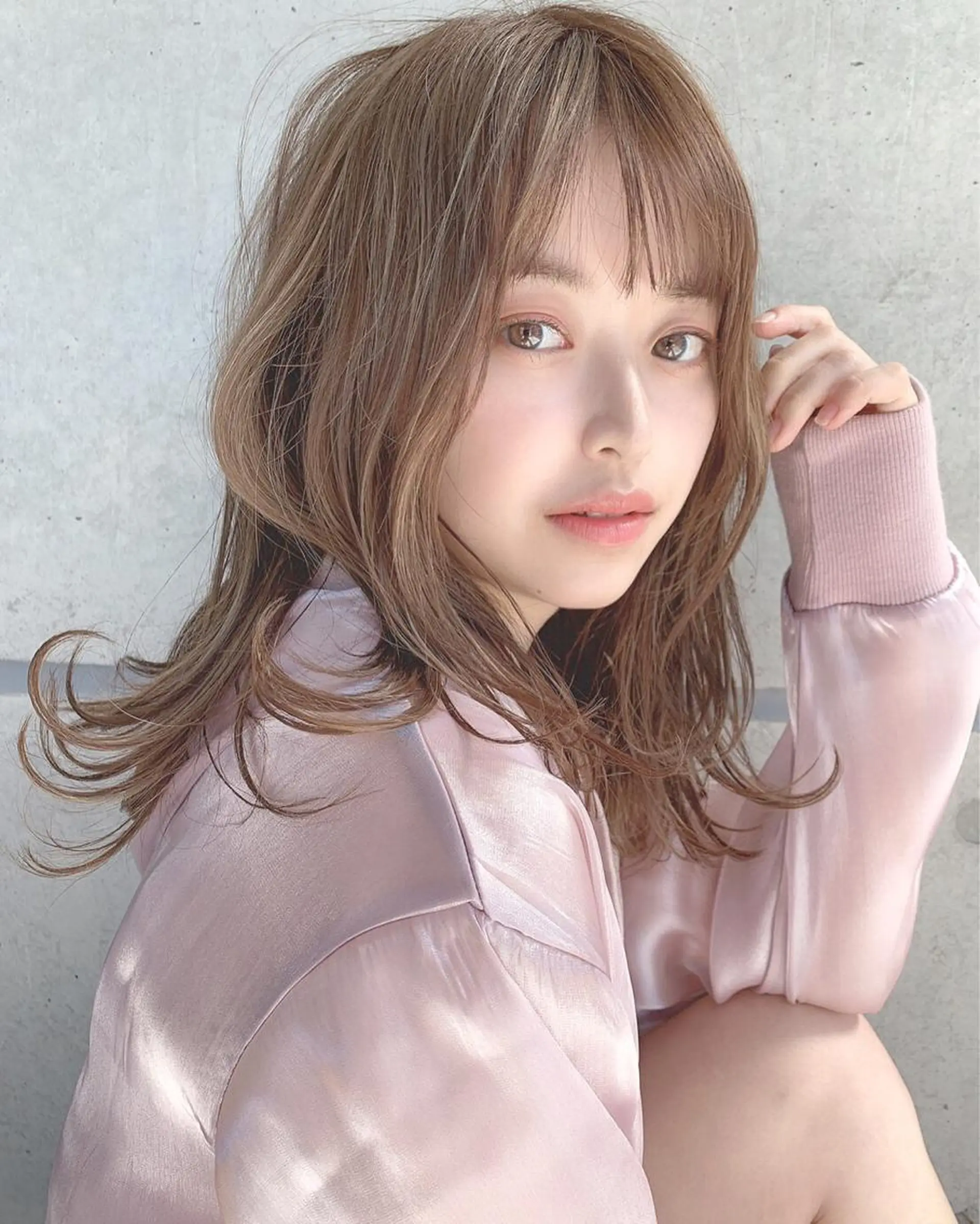 セミロング カラー レイヤーカット 透明感カラーのヘアスタイル