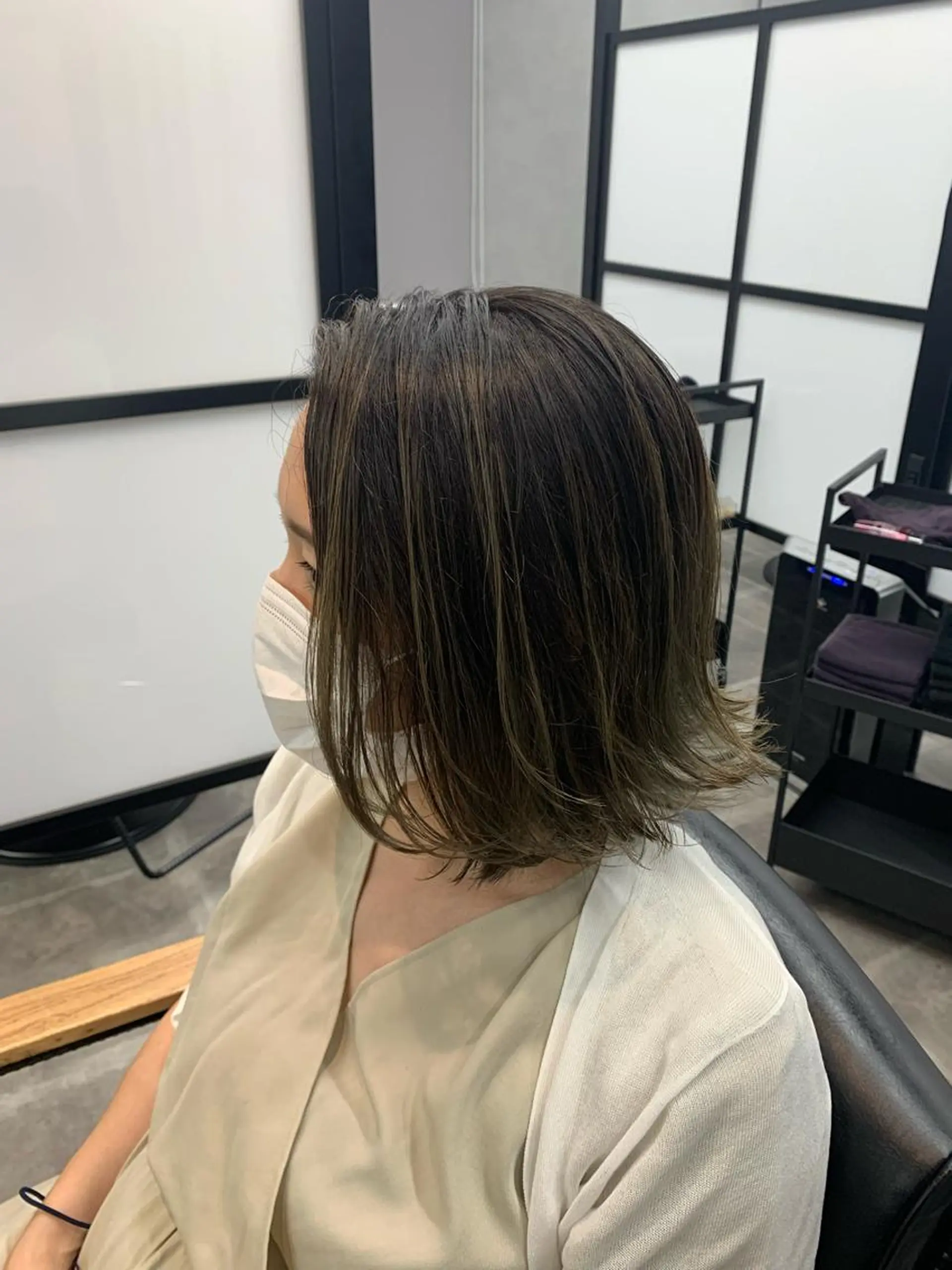 ショート カラー バレイヤージュ ベージュカラー ハイライトカラー オリーブベージュ ハイライト カット ヘアカラー トリートメント 菊地 旬のヘアスタイル