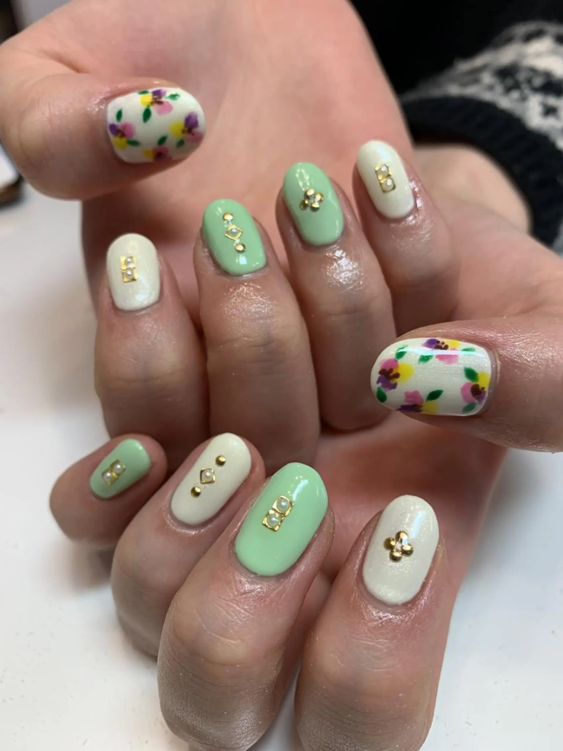 ネイル ネイルリボン 受付スタッフのネイルデザイン