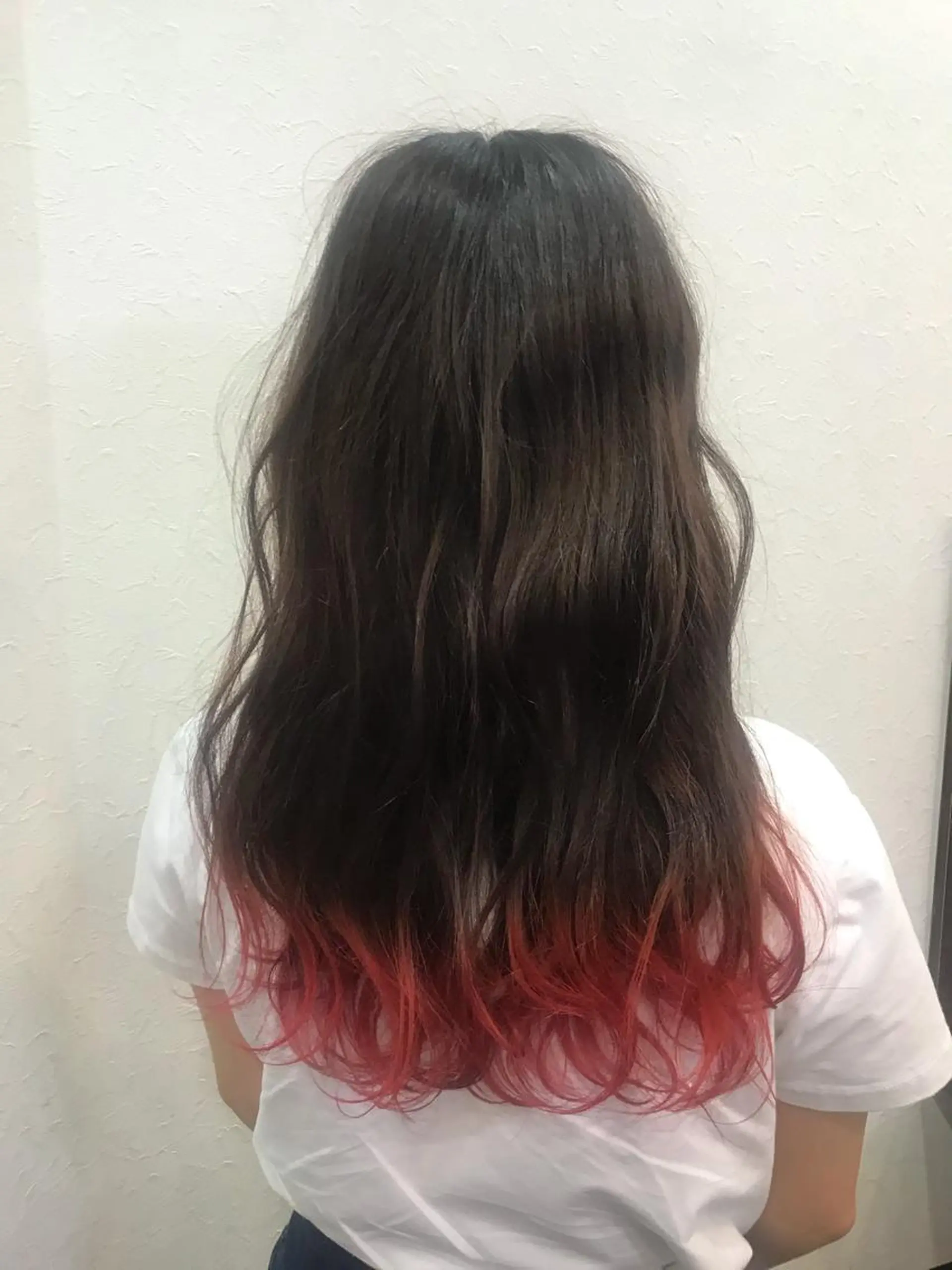 ロング カラー ピンクカラー レッドカラー 色落ちまでキレイに！ ！女性サロンのヘアスタイル