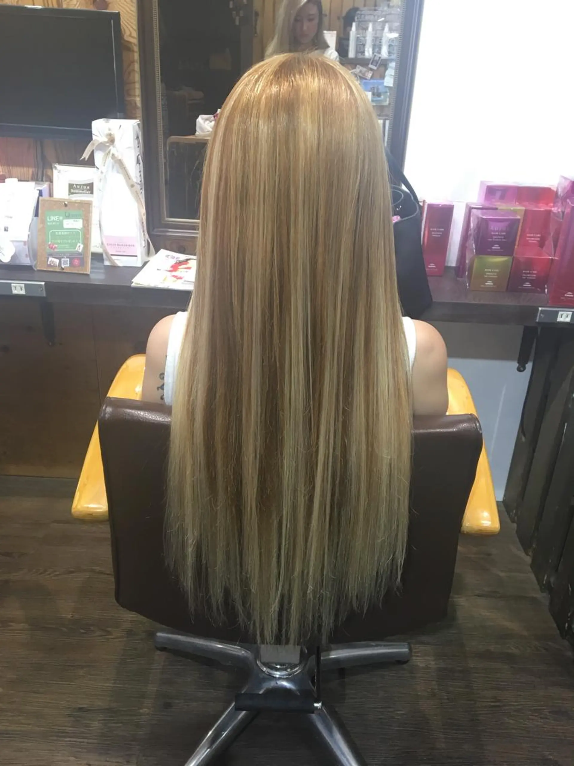 ロング カラー ハイライトカラー ハイライト IwAsh大和駅前店所属・IwAsh大和駅前店 河野亜里香のヘアスタイル