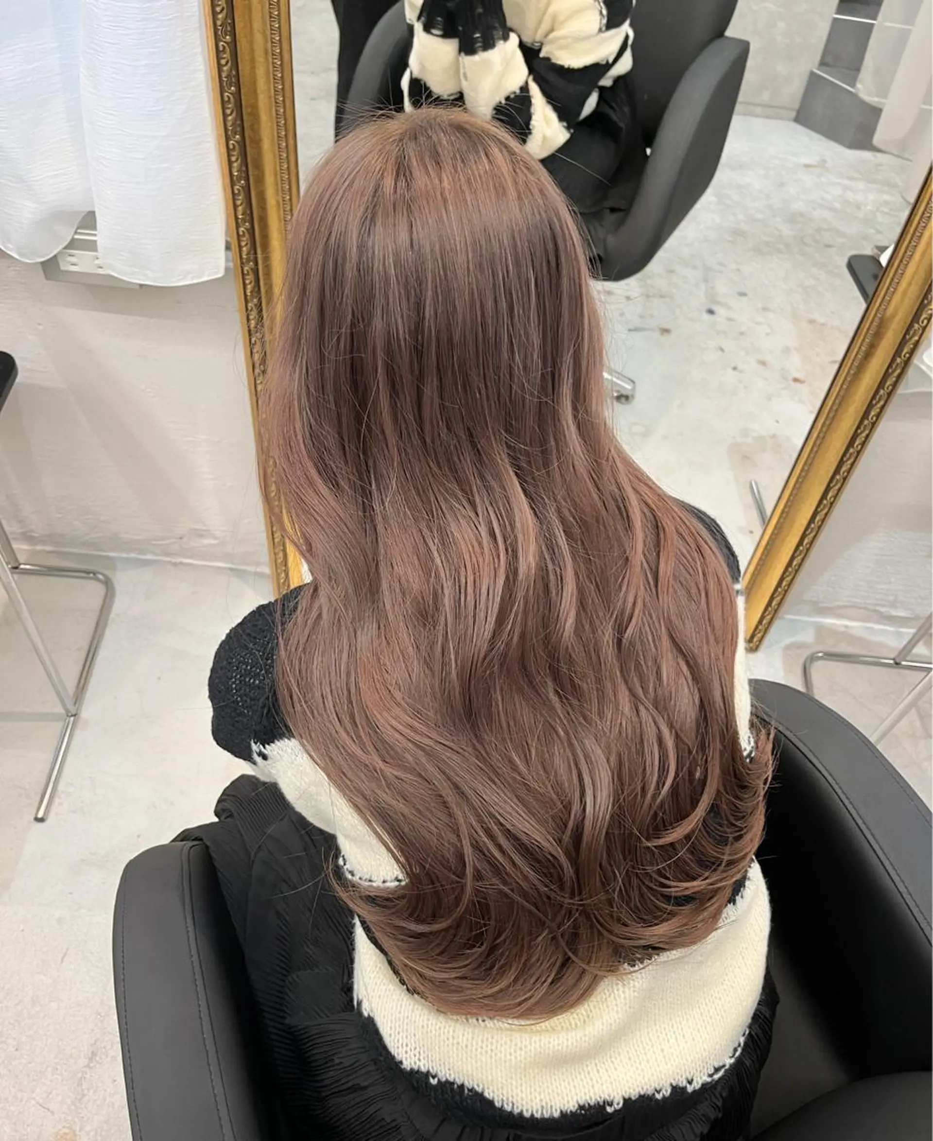 ロング カラー ベージュカラー ミルクティーベージュ グレージュ/透け感 カラー/透明感カラーのヘアスタイル