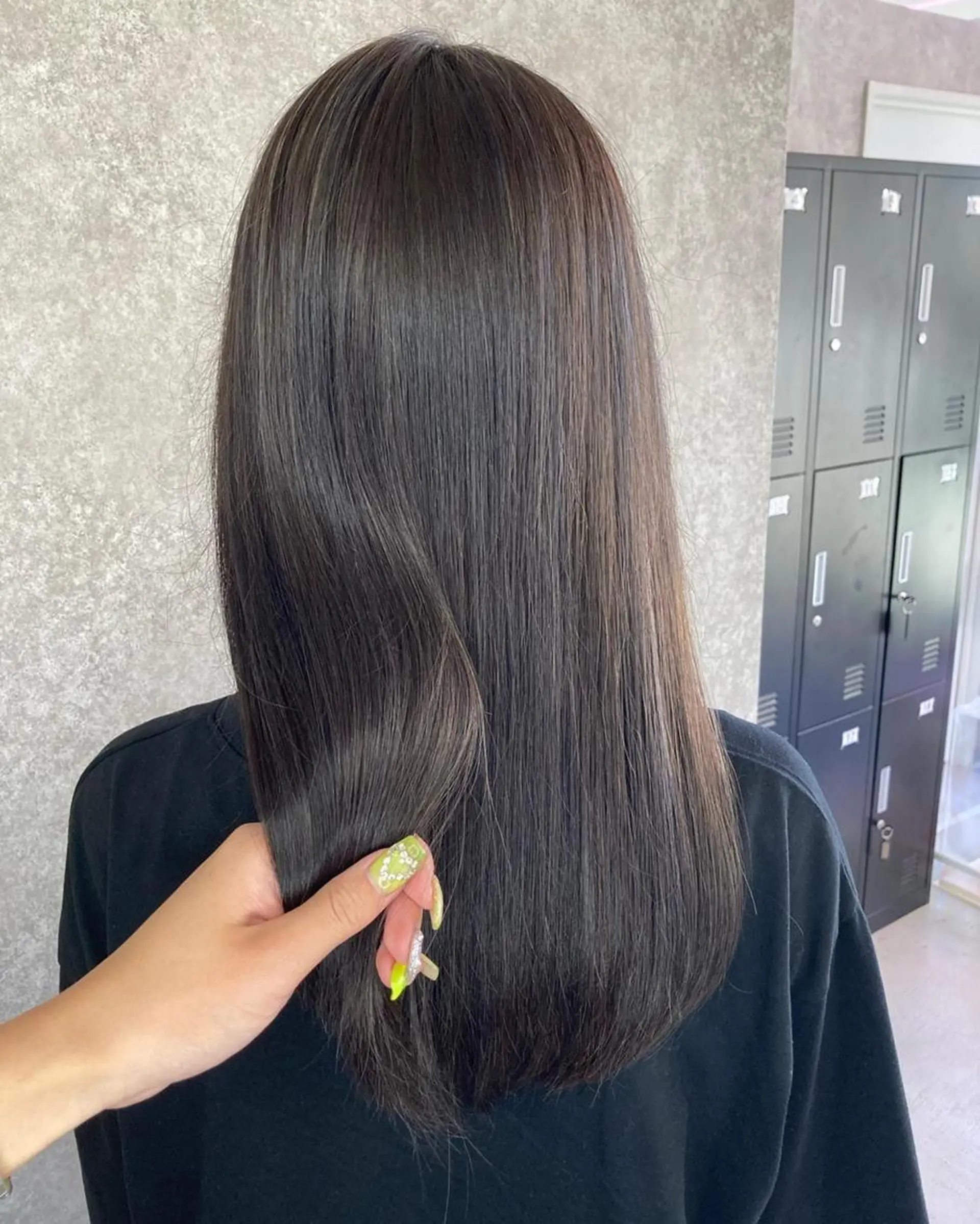 ロング カラー ダークグレー ダークグレージュ グレージュ ハイライトカラー ハイライト UNDER vr 【アンダーバー】のヘアスタイル