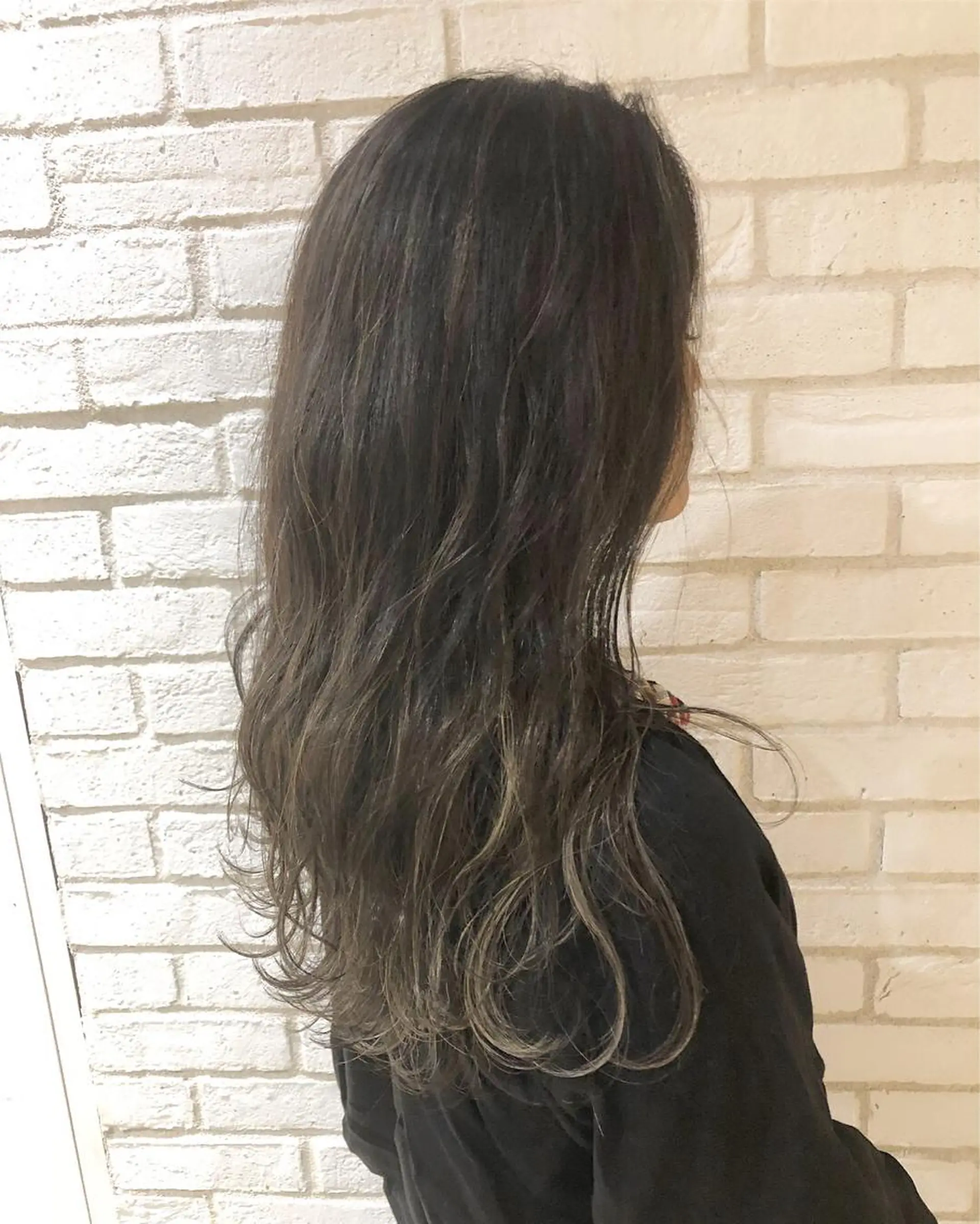 ロング カラー グレージュ ハイライトカラー シルバー シルバーグレージュ ハイライト 佐藤 高徳のヘアスタイル