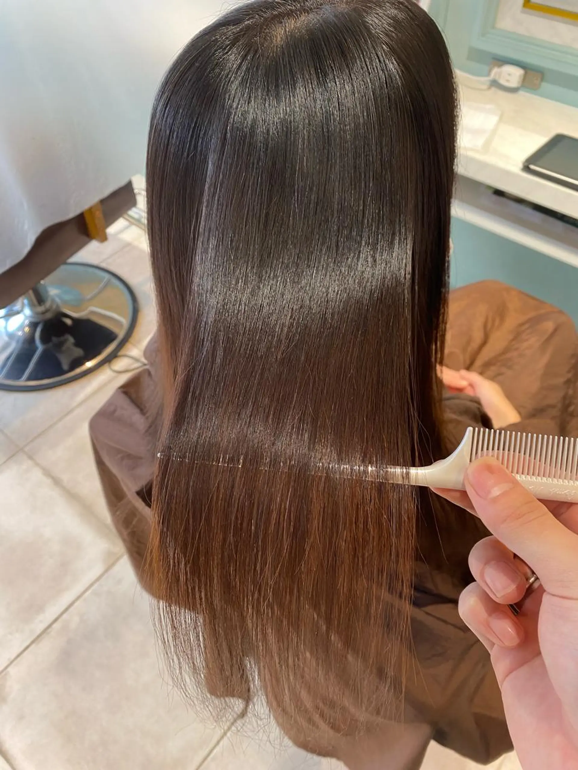 セミロング 縮毛矯正 小口 晃のヘアスタイル