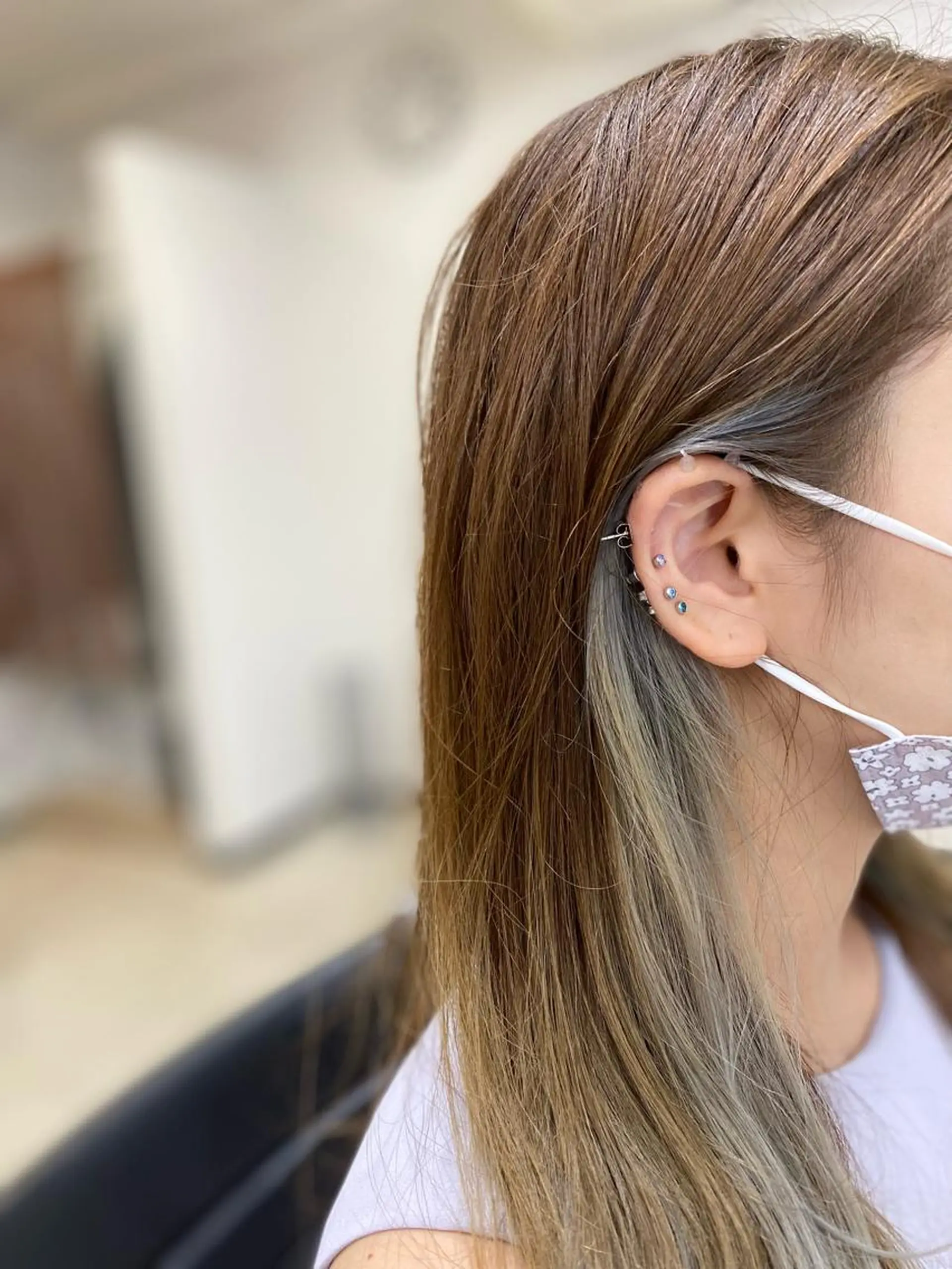 カラー ブリーチ シルバー ヘアカラー 長谷川 誠志のヘアスタイル