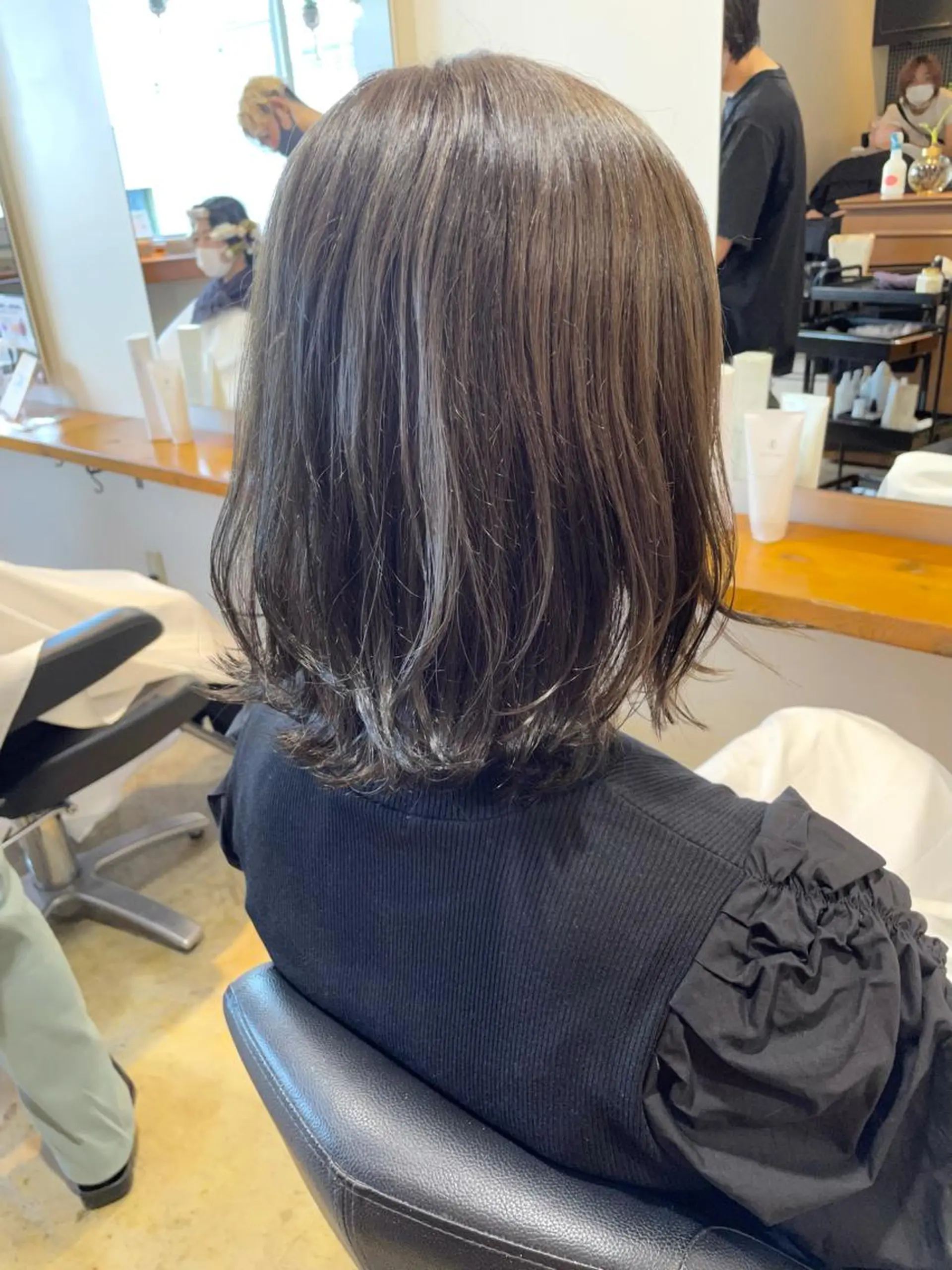 ミディアム カラー カット ヘアカラー トリートメント MIOベージュカラー 柔らかいカラーのヘアスタイル