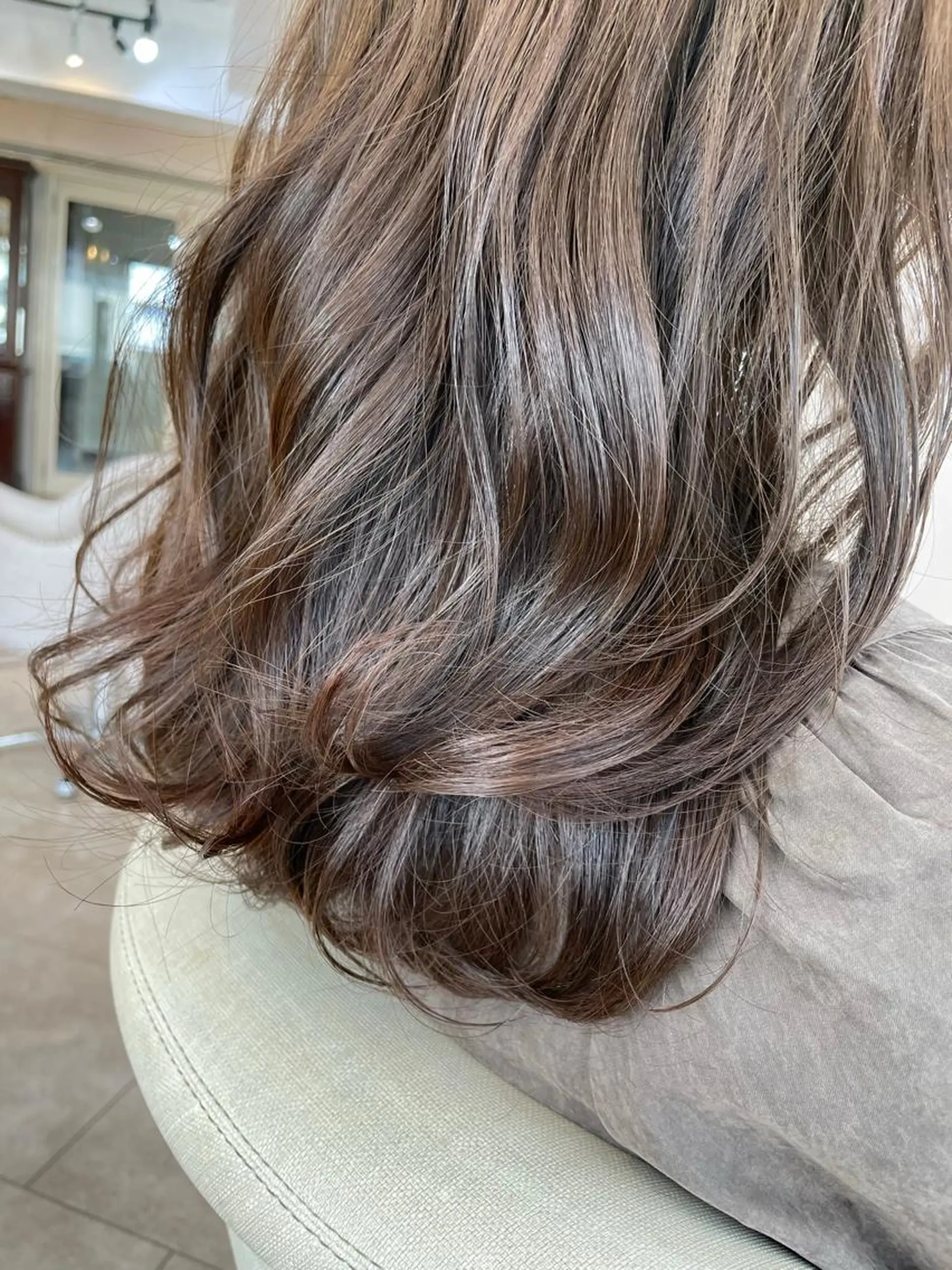 ロング カラー ベージュカラー カット ヘアカラー トリートメント 金子 しおりのヘアスタイル