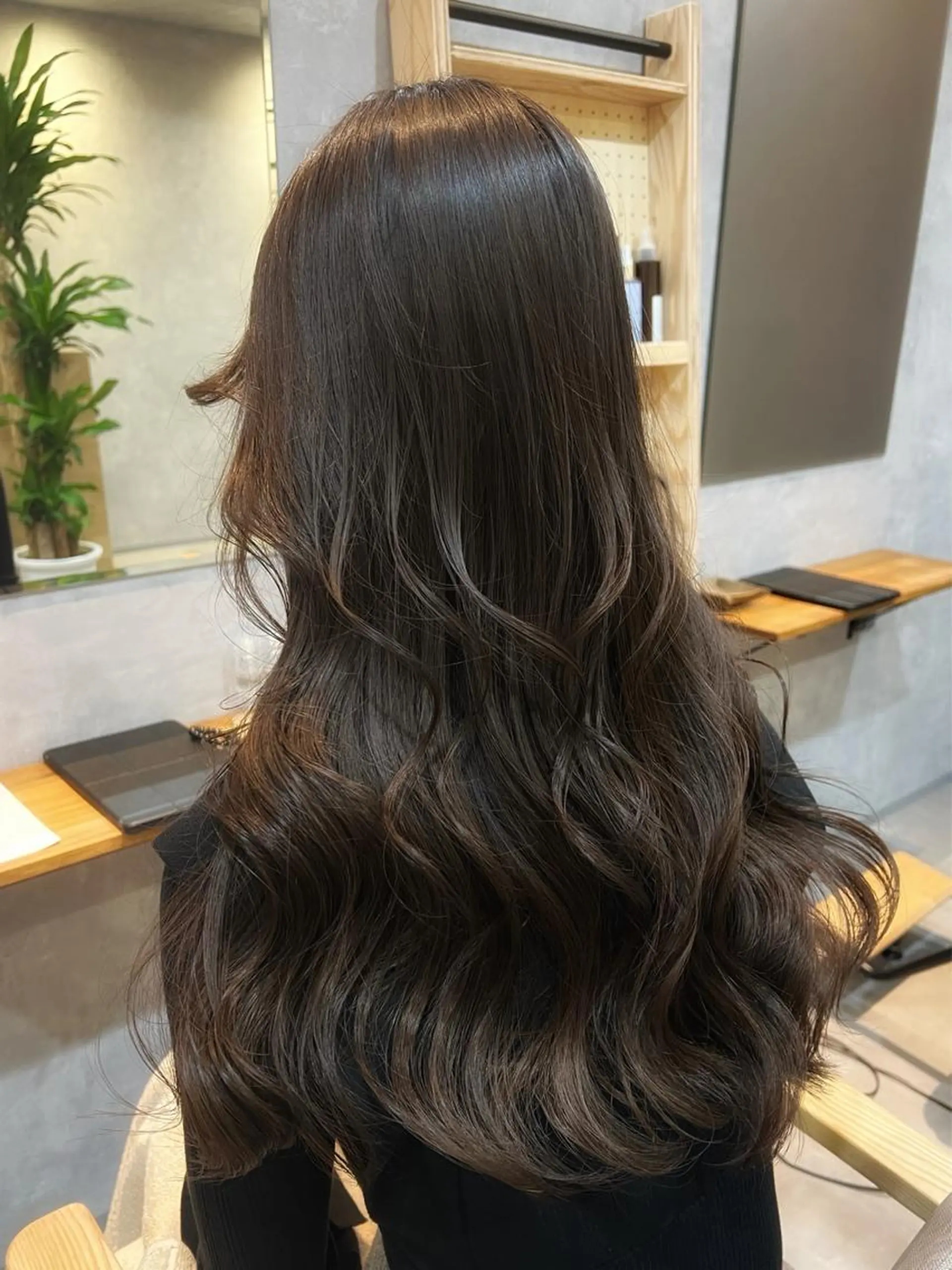 ロング カラー グレージュ 中村 ひなたのヘアスタイル
