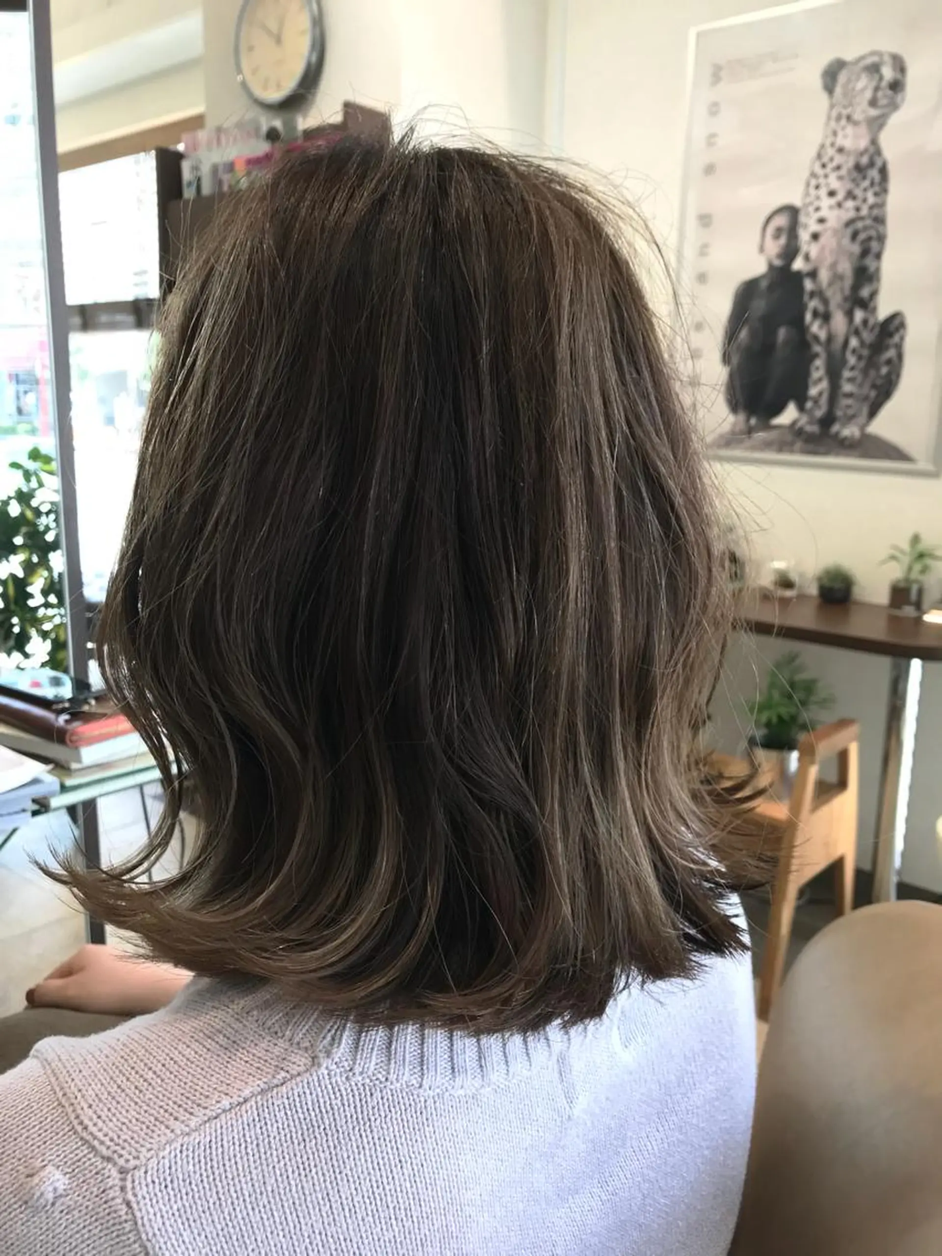 ミディアム ボブ ハイライト カット ヘアカラー newi saLyu 片岡ふきのヘアスタイル