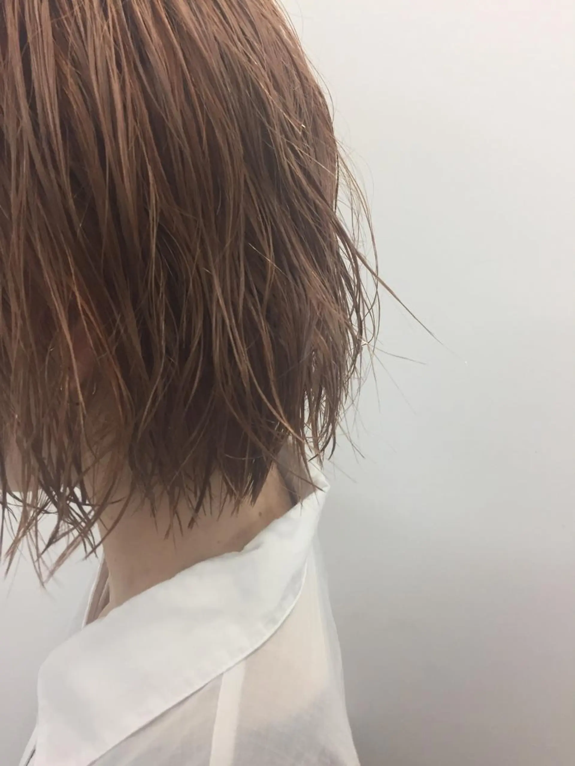 ショート カラー ブリーチ イルミナカラー ピンクカラー ニシオカ タクヤのヘアスタイル