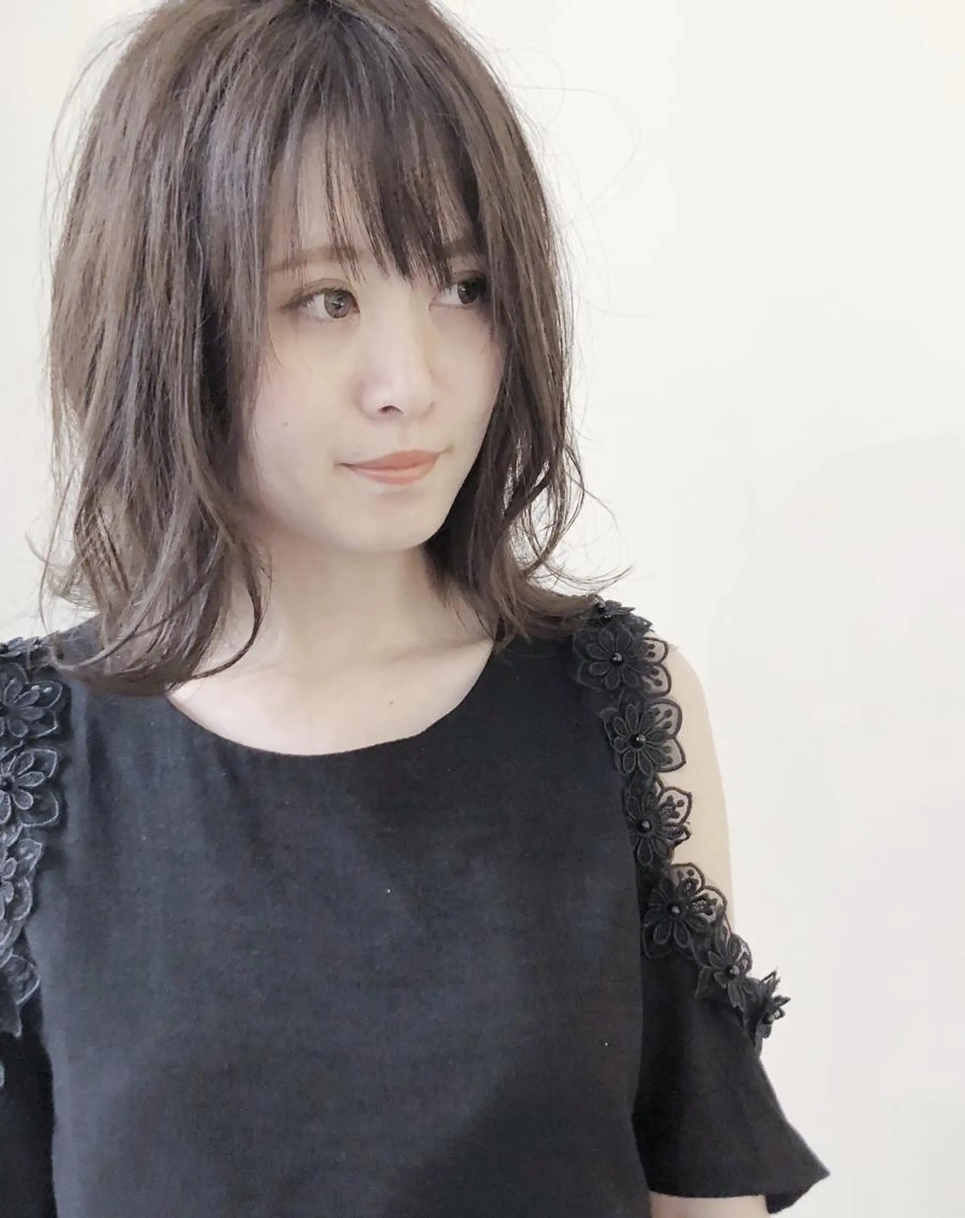 ミディアム カラー 松下 輝璃のヘアスタイル