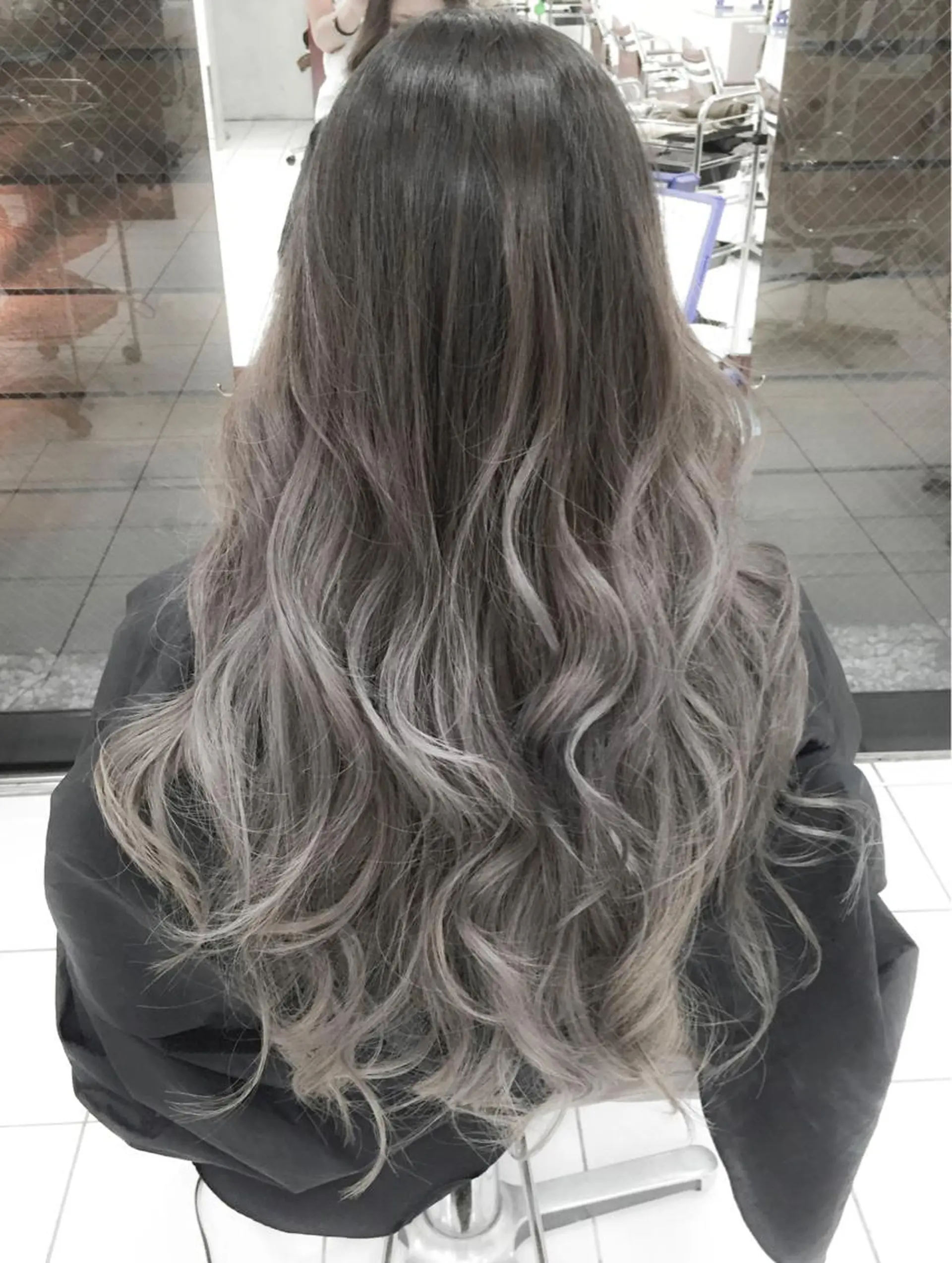 ロング カラー ヘアアレンジ アッシュ アッシュグレー アッシュグレージュ 透明感カラー グラデーションカラー モテ髪透明感❤️ デイズヘアカラーのヘアスタイル