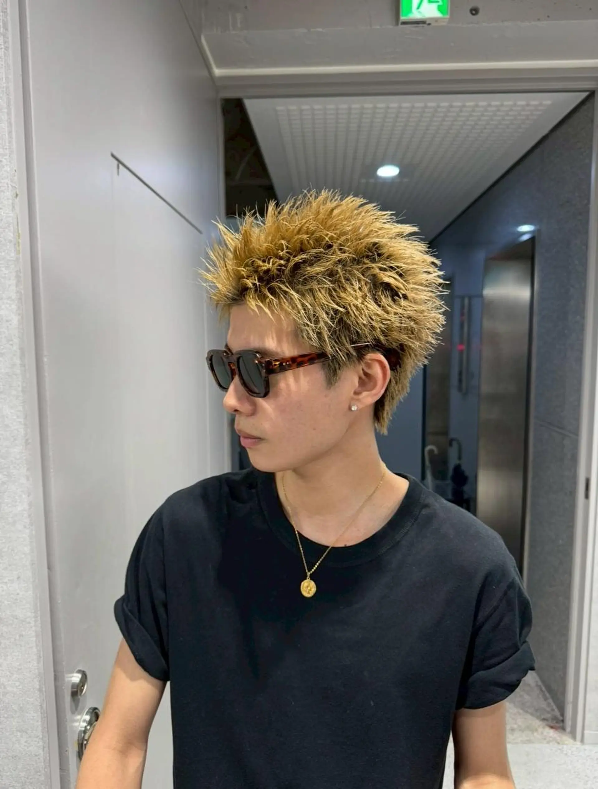 メンズ ヘアカラー *メンズ専門アカデミ ー🔥BLUCK🏁のヘアスタイル