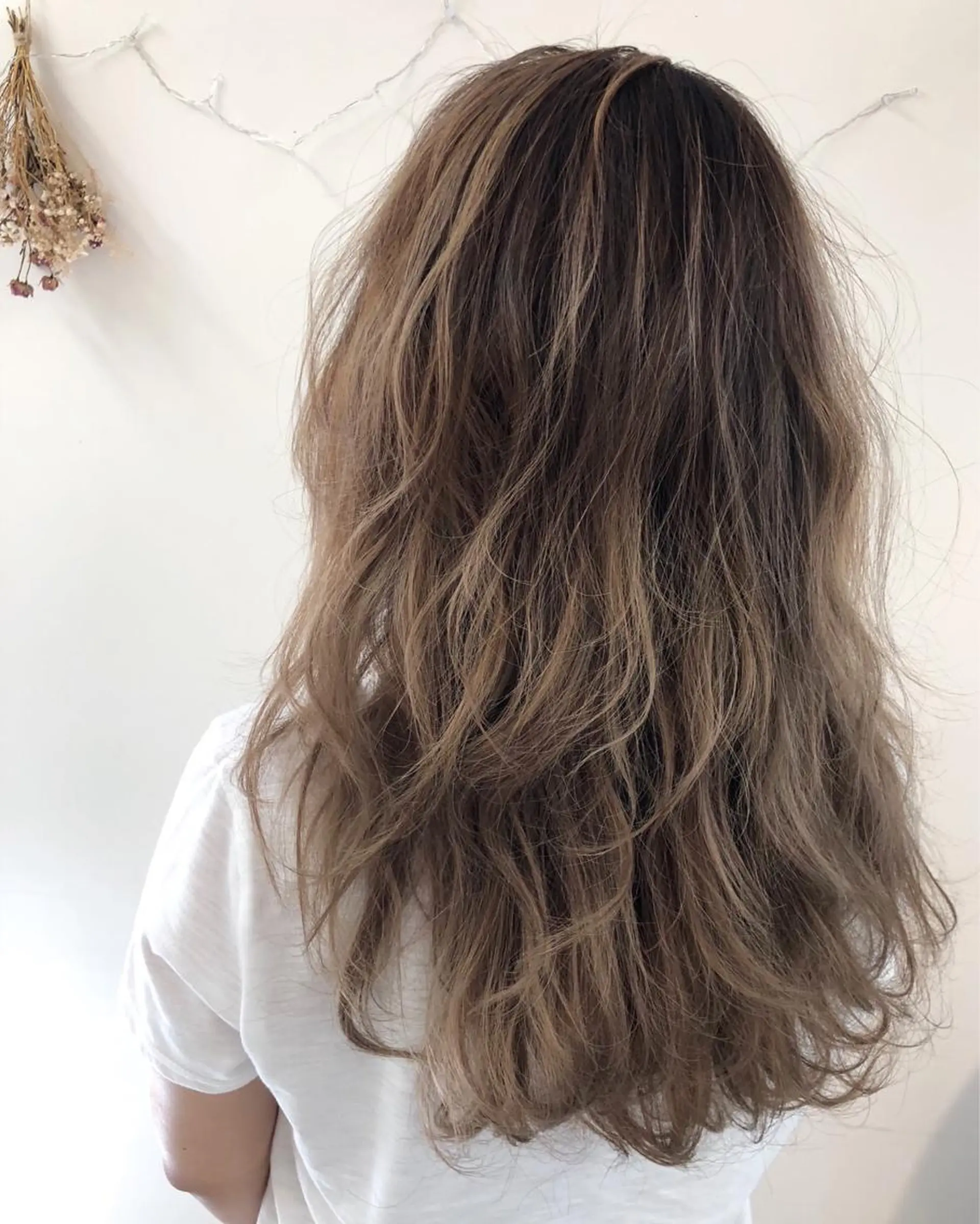 ロング カラー バレイヤージュ レイヤーカット タナカ タクヤのヘアスタイル