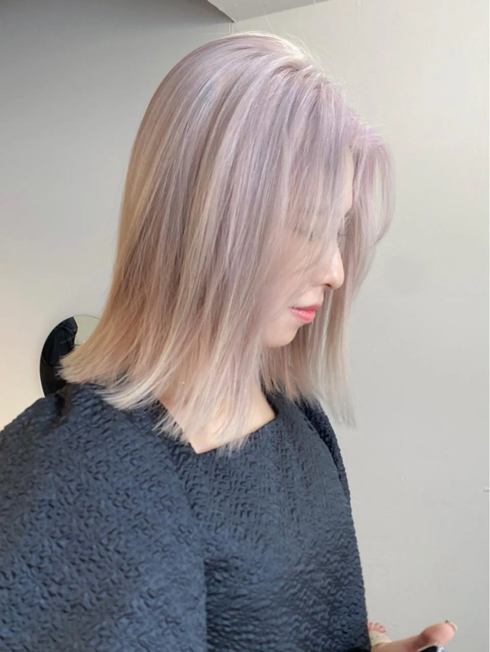 セミロング カラー ヘアアレンジ ベージュカラー ブリーチ ケアブリーチ ハイトーンカラー ハイトーンベージュ レイヤーカット×髪質 改善🇰🇷シオリのヘアスタイル