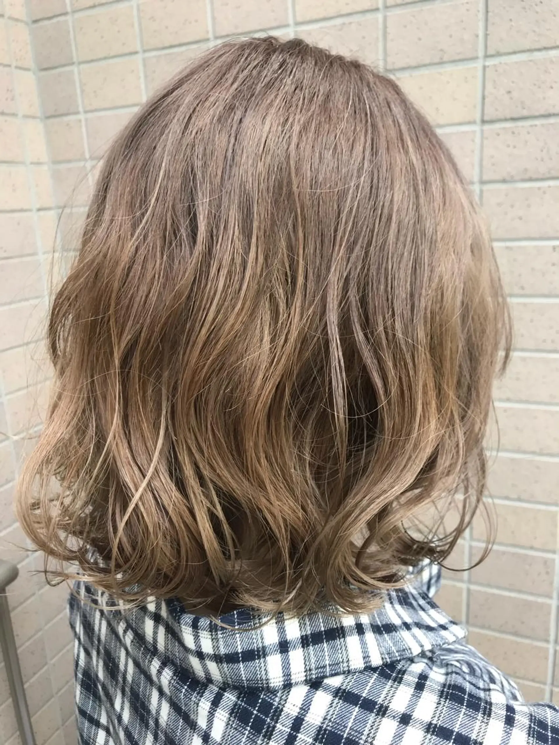 ミディアム カラー BiBi 藤野あゆみのヘアスタイル