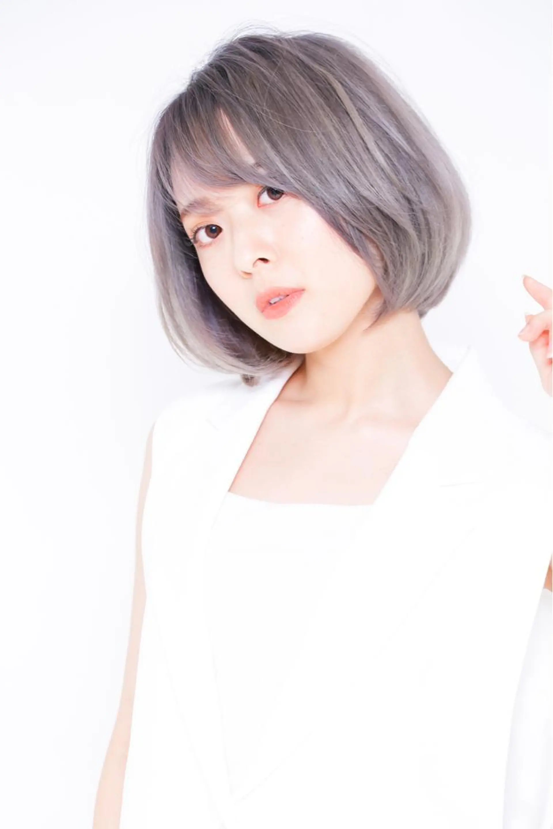 ショート 韓国レイヤーカット/ ダブルカラーのヘアスタイル