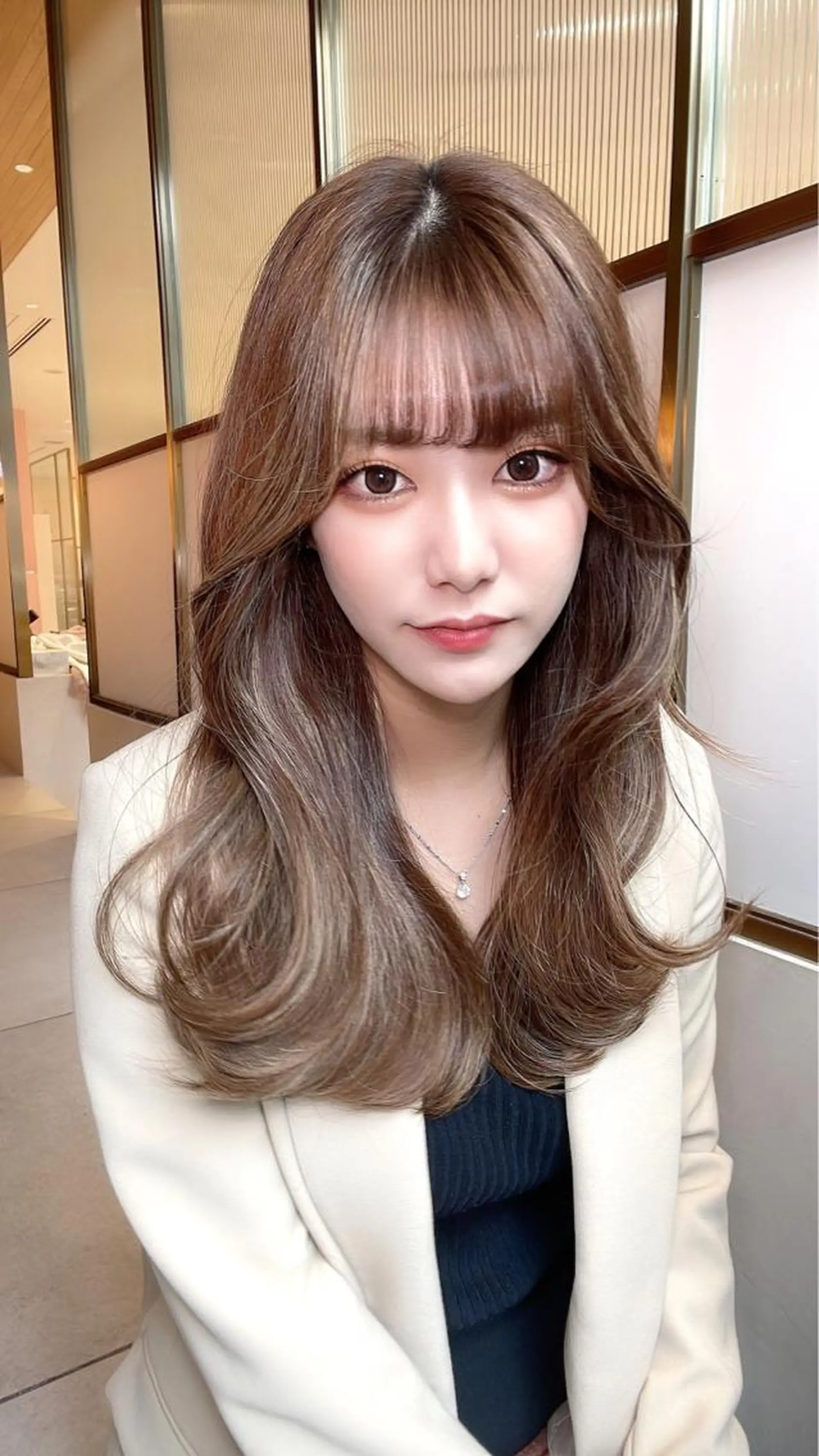 ミディアム カラー アディクシーカラー ベージュカラー 透明感カラー イヤリングカラー グレージュ 顔周り特化/韓国ヘア /レイヤー/吉野幸大のヘアスタイル