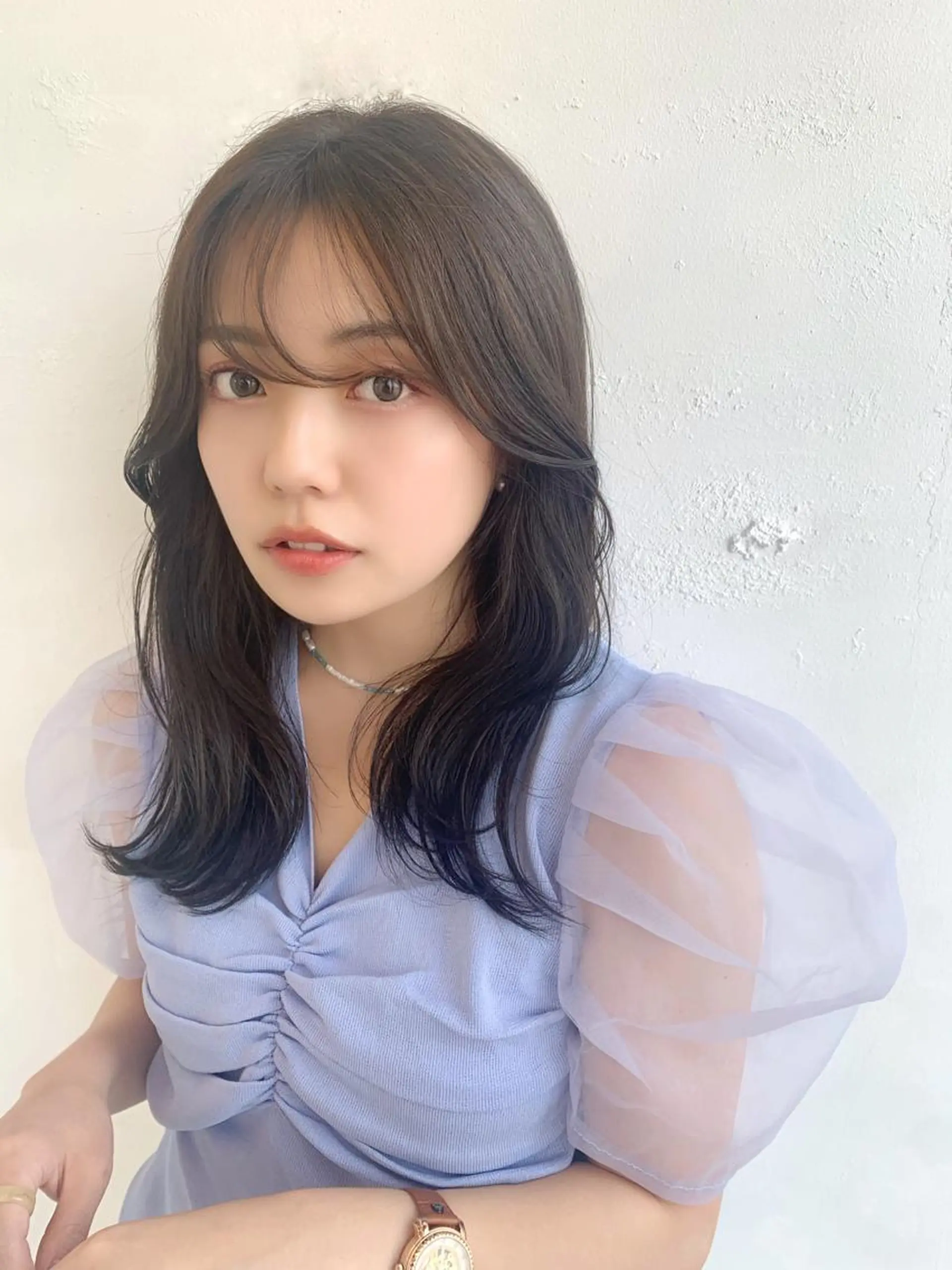 セミロング カラー ブルーカラー ブルージュ グレージュ くびれヘア 韓国風ヘア カット ヘアカラー 藤間 帆乃夏（とうまほのかのヘアスタイル